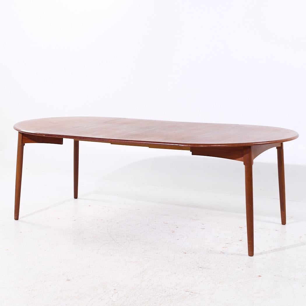 Mesa de comedor extensible de teca danesa de mediados de siglo, estilo Peter Hvidt, con 2 hojas Moderno de mediados de siglo en venta