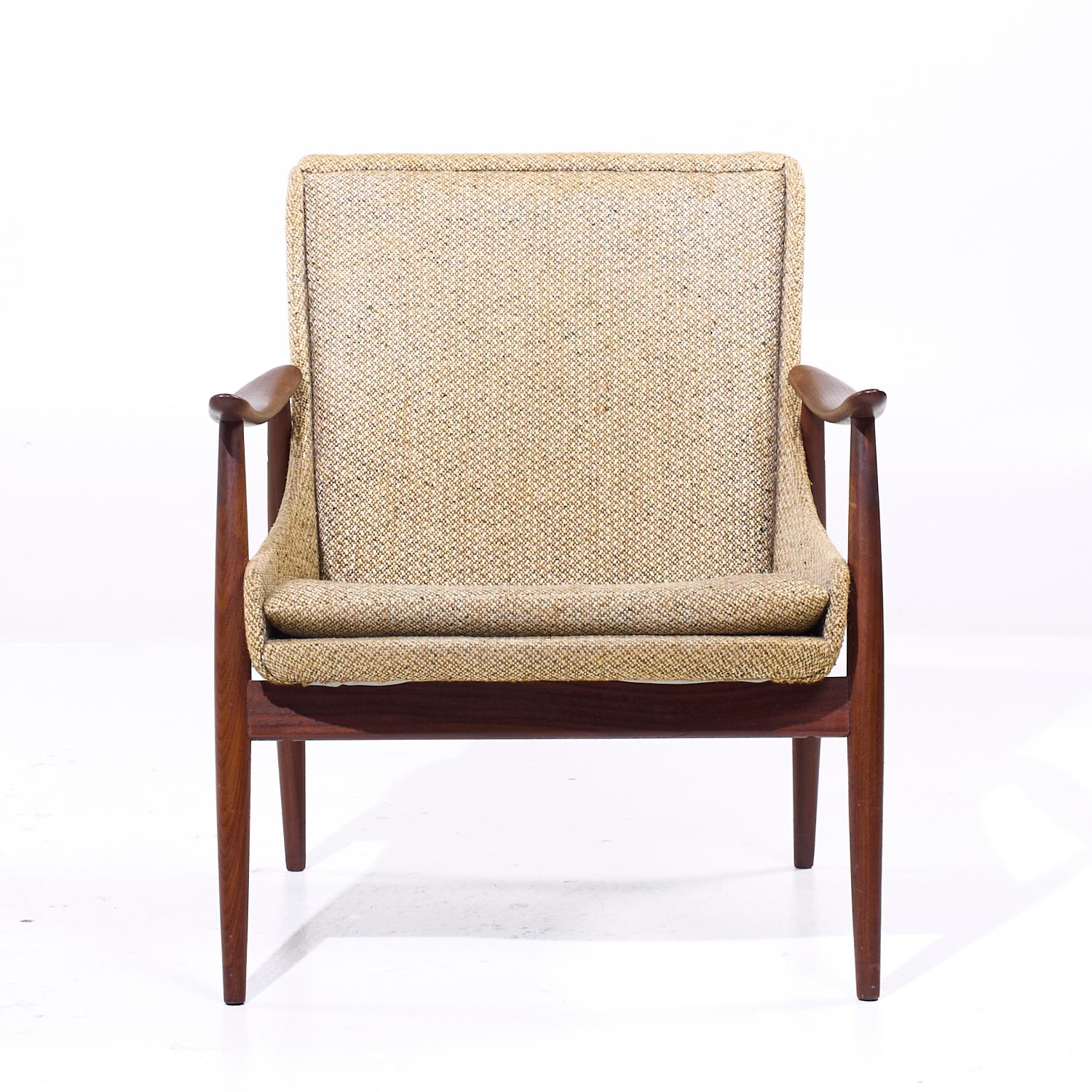 Peter Hvidt Style Mid Century Danish Teak Lounge Chairs - Pair In condizioni buone in vendita a Countryside, IL