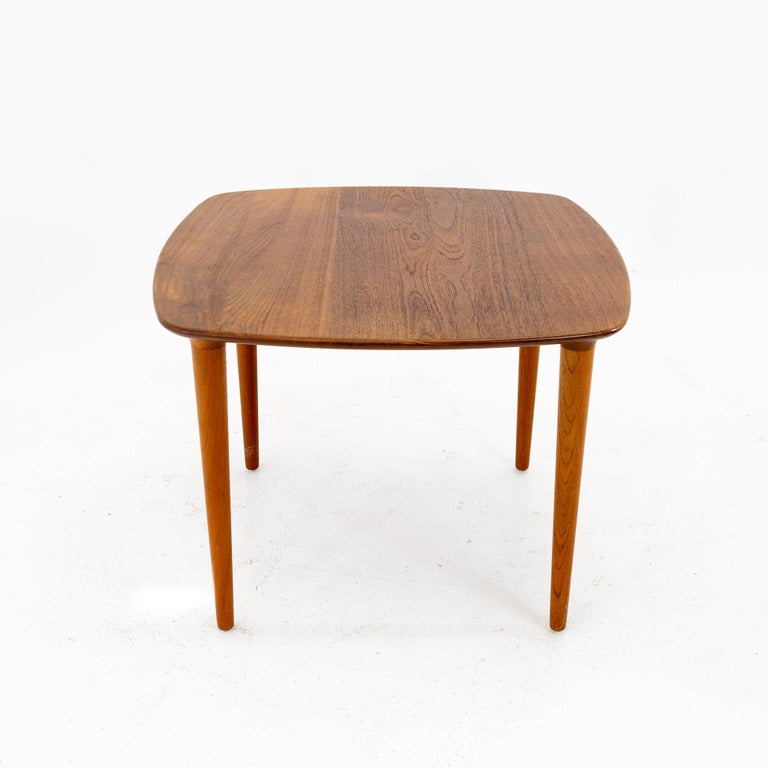 Peter Hvidt Style Mid Century Danish Teak Side End Table In Good Condition For Sale In Countryside, IL