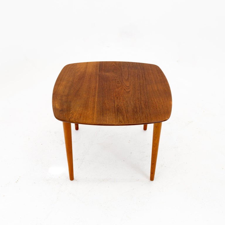 Late 20th Century Peter Hvidt Style Mid Century Danish Teak Side End Table For Sale