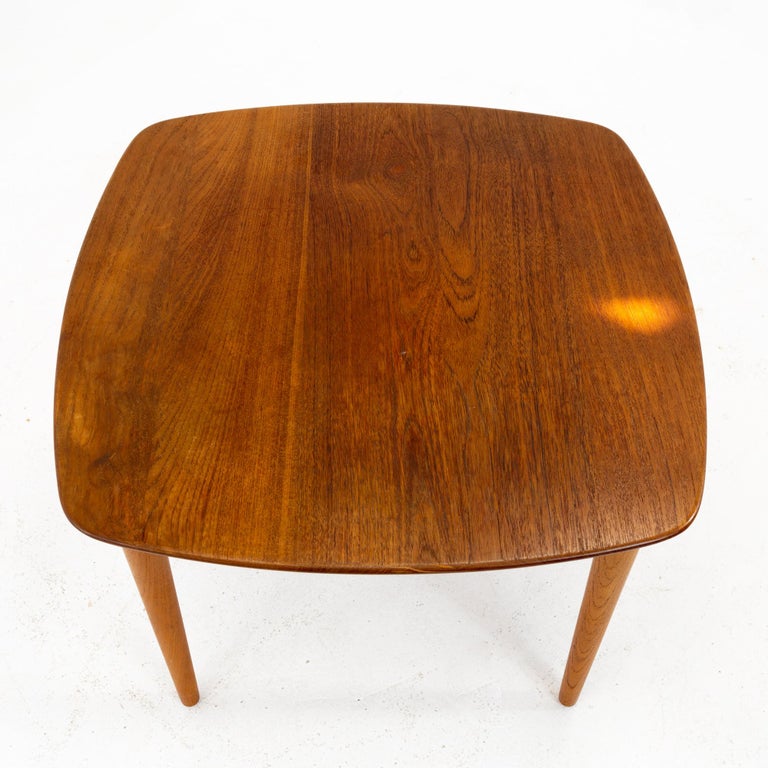 Peter Hvidt Style Mid Century Danish Teak Side End Table For Sale 1
