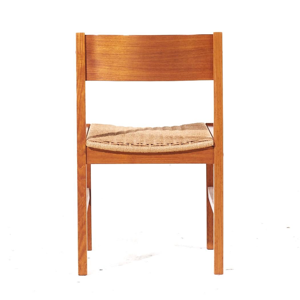 Sedie da pranzo in teak del medio secolo in stile Peter Hvidt - Set di 4 in vendita 1