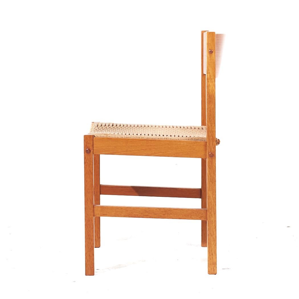 Sedie da pranzo in teak del medio secolo in stile Peter Hvidt - Set di 4 in vendita 2