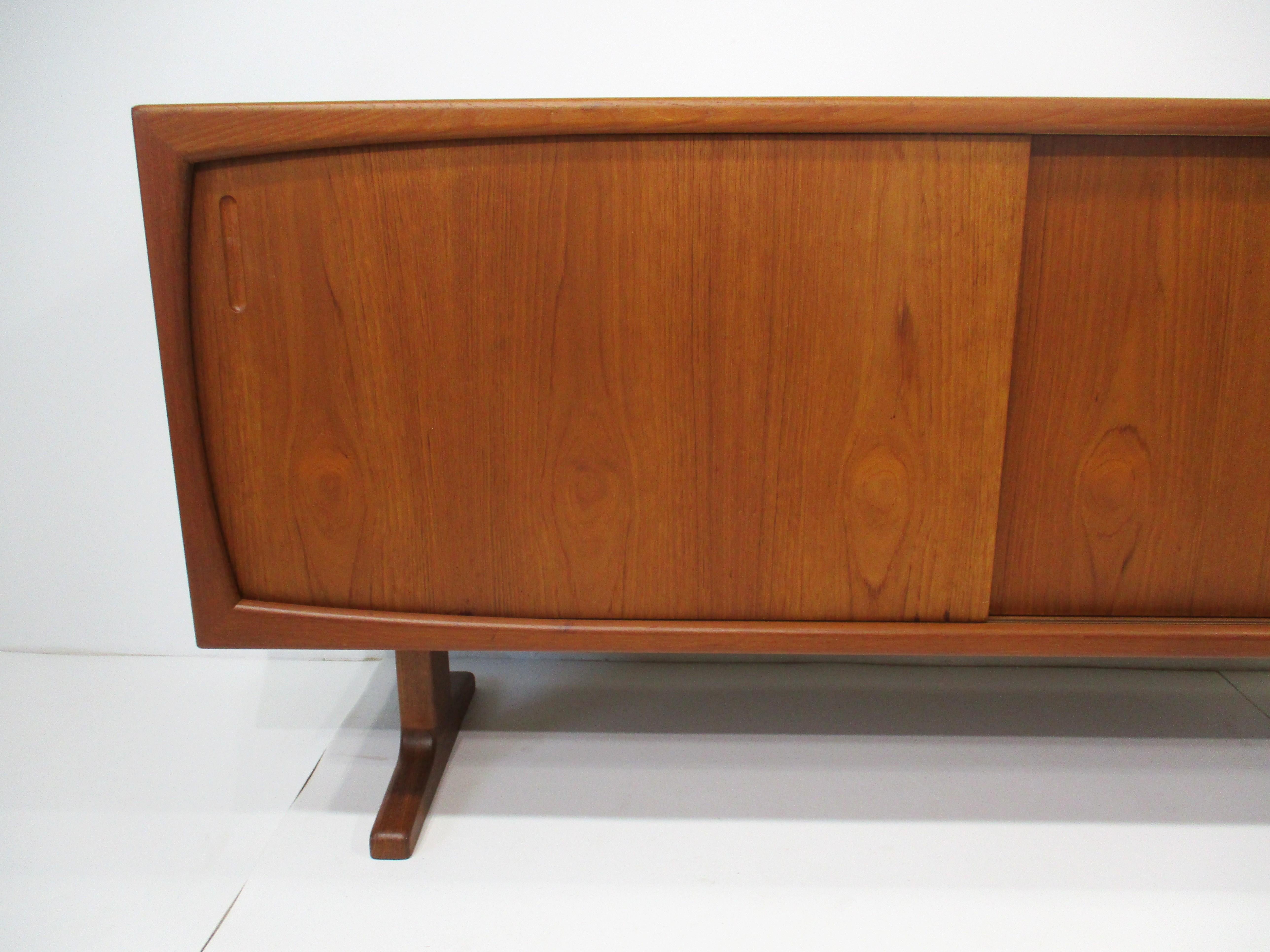 Danese Credenza in teak in stile Peter Hvidt Danimarca in vendita