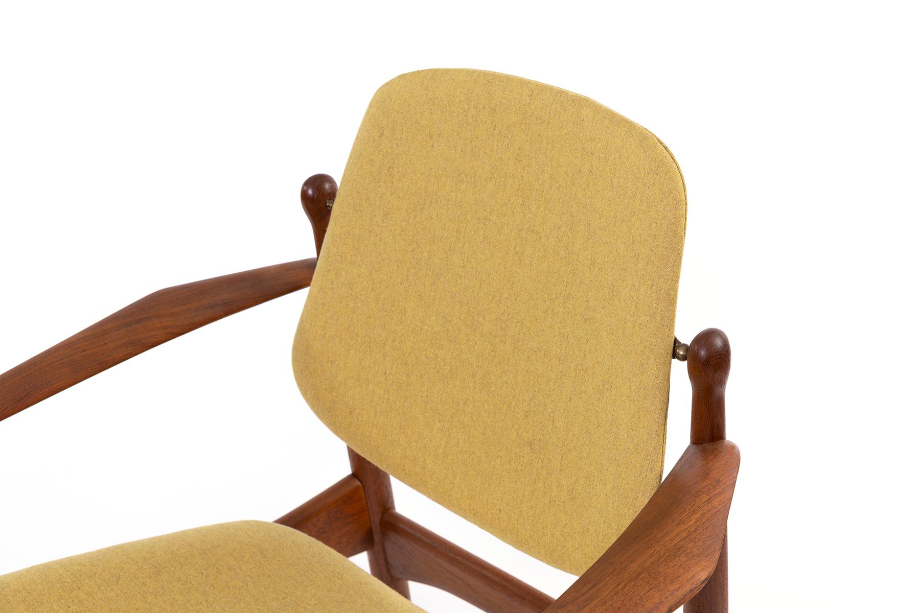 Peter Hvidt Yellow Adjustable Teak 1950's Dining Chairs In Good Condition In Phoenix, AZ