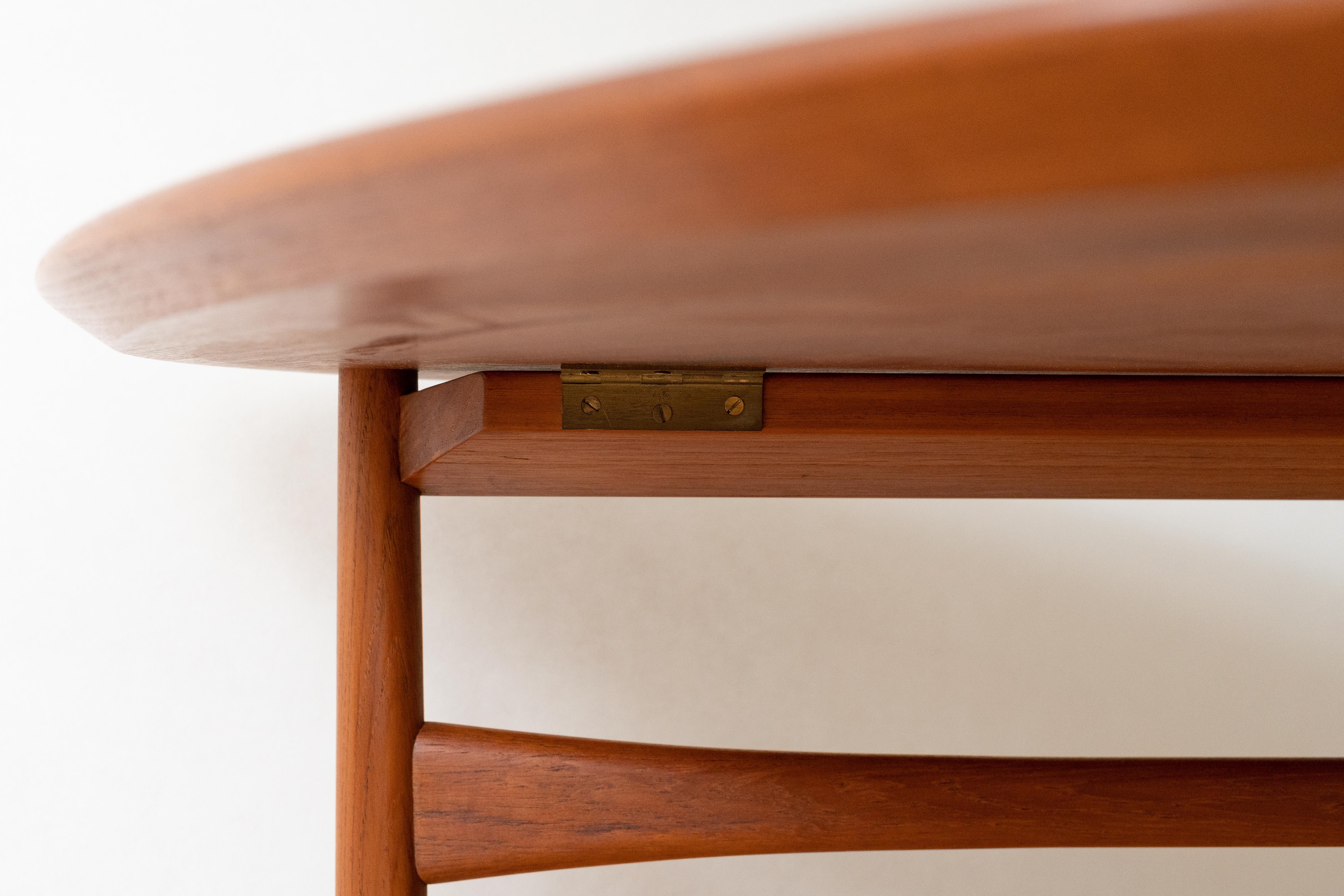 Peter Hvidt Triangular Teak Coffee Table For Sale 3