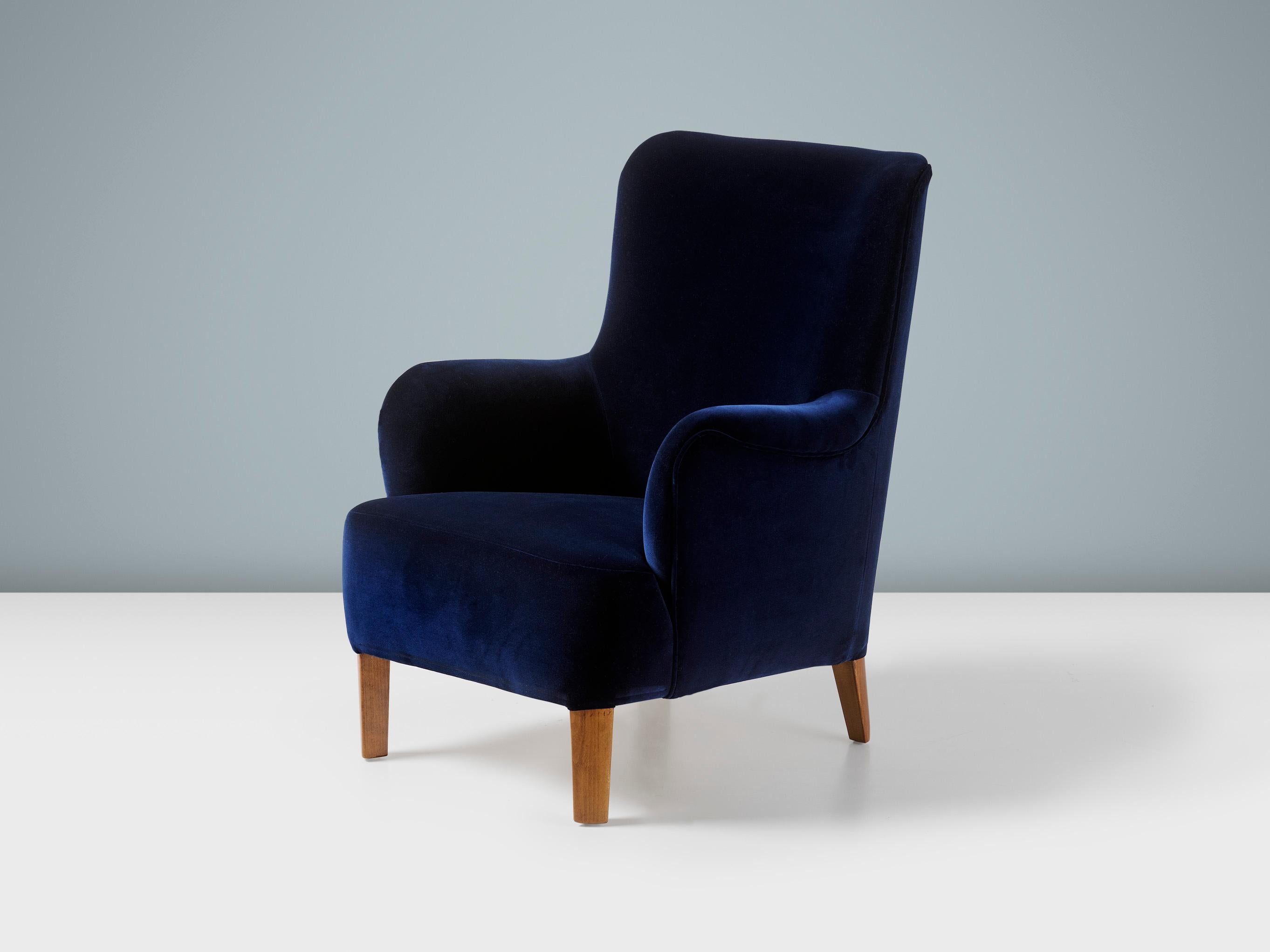 Peter Hvidt & Orla Molgaard-Nielsen Model 1748 Tall Armchair

This classic armchair was produced by Fritz Hansen, Denmark in the early 1940s. It has been reupholstered in blue cotton velvet fabric by Rose Uniacke.


 