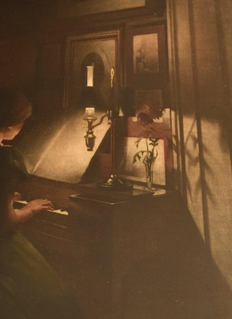 Peter Ilsted Inneneinrichtung mit zwei Mädchen am Klavier, farbenprächtiges Mezzotinto (Dänisch) im Angebot