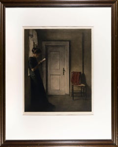Interieur mit rotem Schal (Junge Frau liest in diesem ruhigen, an Vermeer erinnernden Interieur)