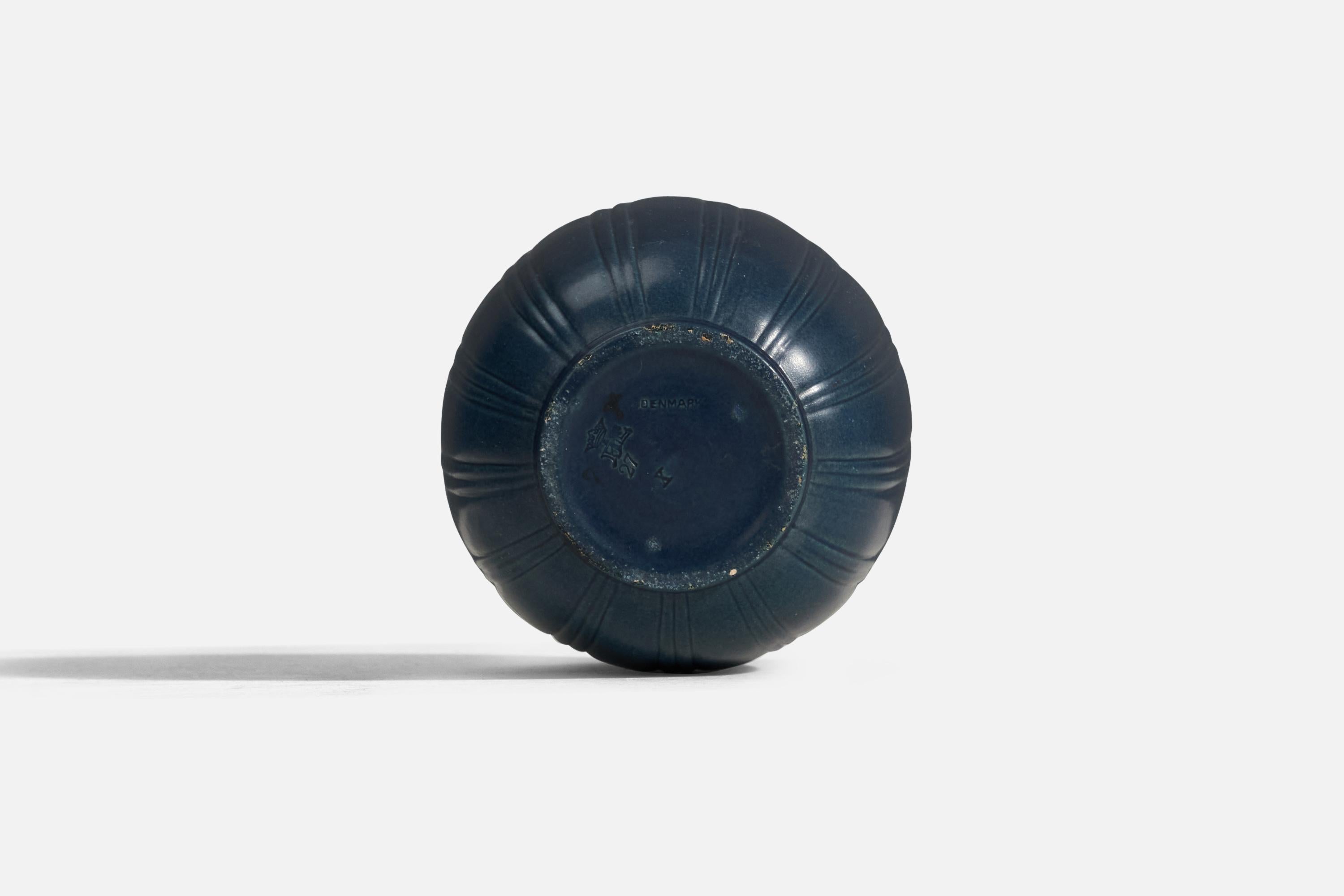 Peter Ipsen Enke, Vase, Blue Glazed Stoneware, Denmark, 1940s In Good Condition In High Point, NC