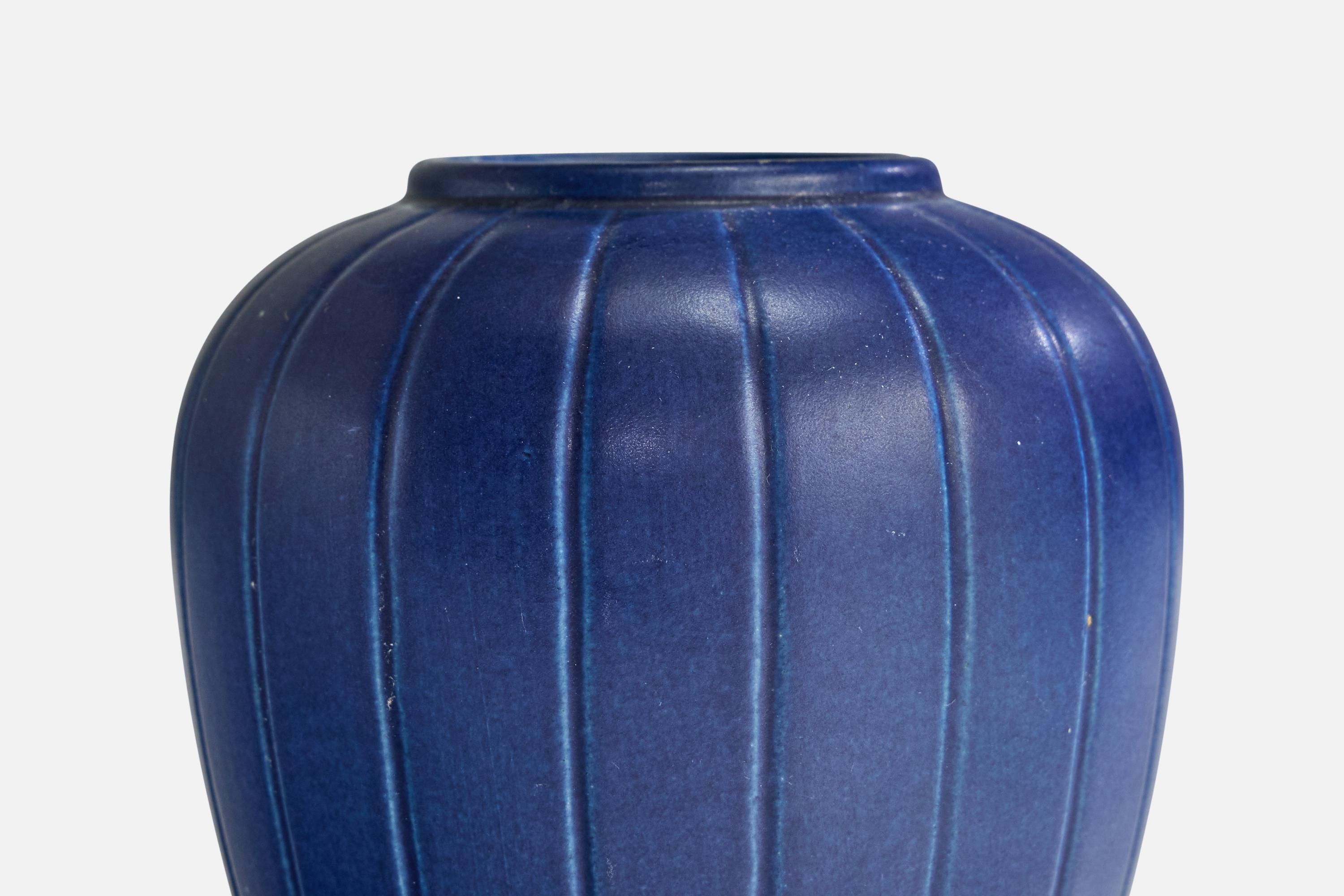 Peter Ipsen Enke, Vase, Ceramic, Denmark, 1940s In Good Condition For Sale In High Point, NC