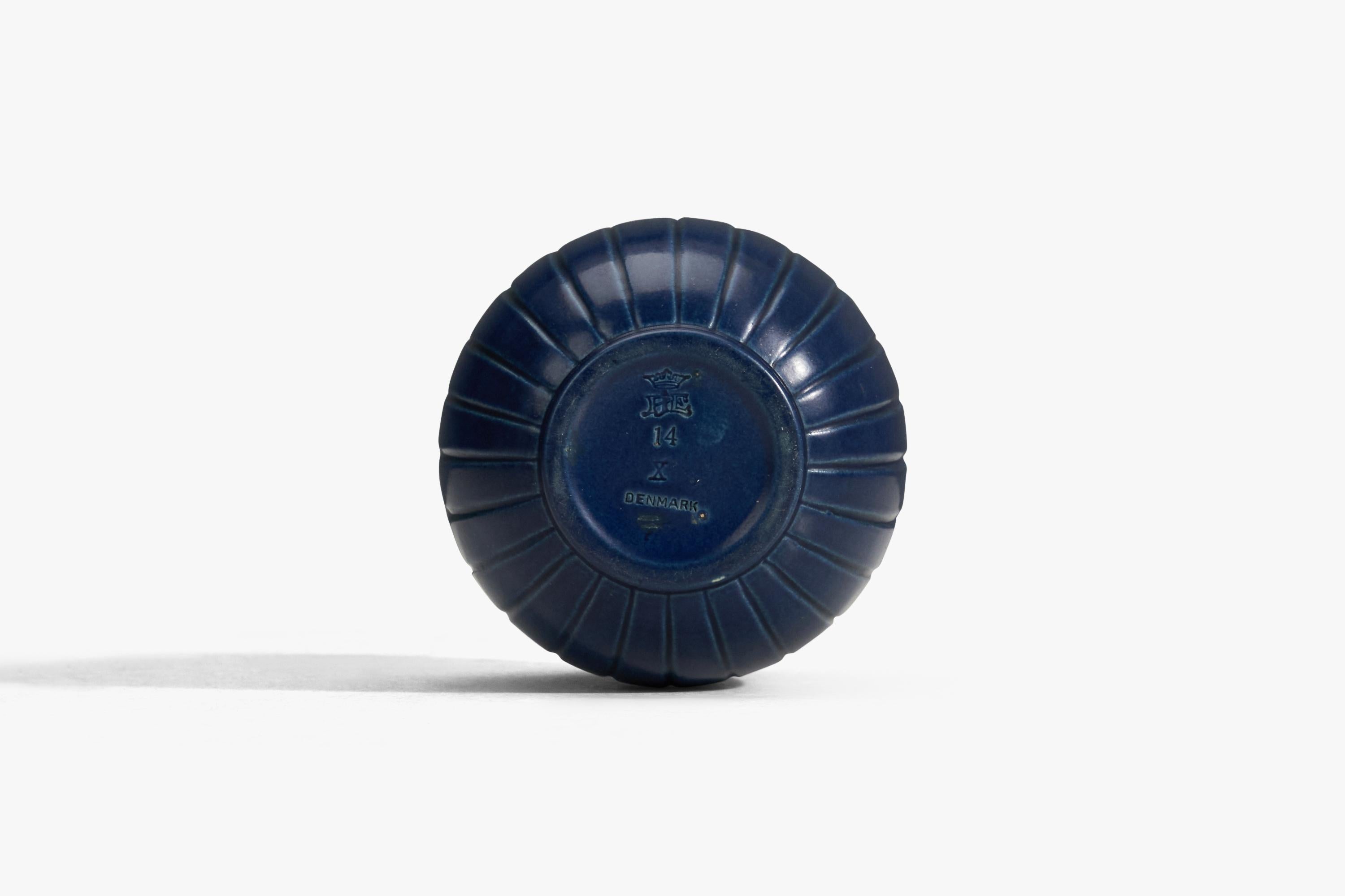 Peter Ipsen Enke, Vaso, Gres smaltato blu, Danimarca, anni '40 In condizioni buone in vendita a High Point, NC
