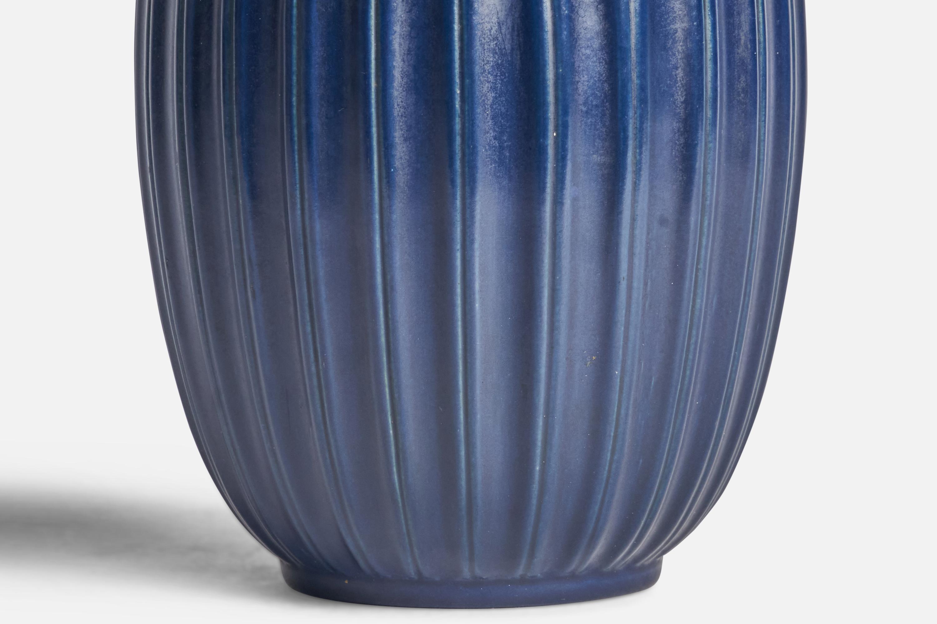 Peter Ipsens Enke, Vase, Stoneware, Denmark, 1940s In Good Condition For Sale In High Point, NC