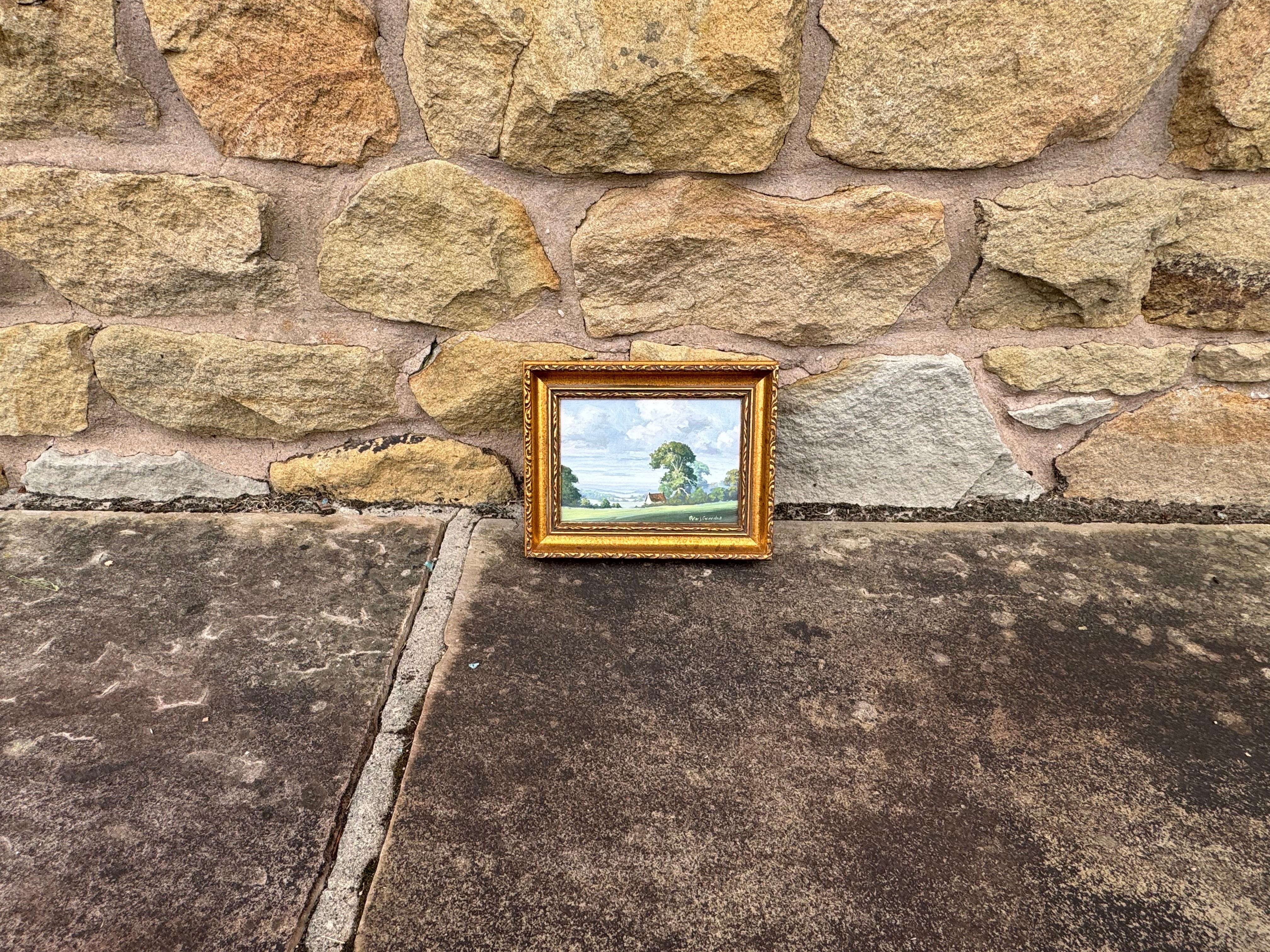 Miniatur Vintage Ölgemälde eines Bauernhauses in üppiger grüner englischer Landschaft vom britischen Künstler des 20. Jahrhunderts, Peter J Greenhill

Kunst misst 7 x 5 Zoll
Rahmen misst 9 x 7 Zoll

Peter J. Greenhill (geb. 1939, Brite)
Öl auf
