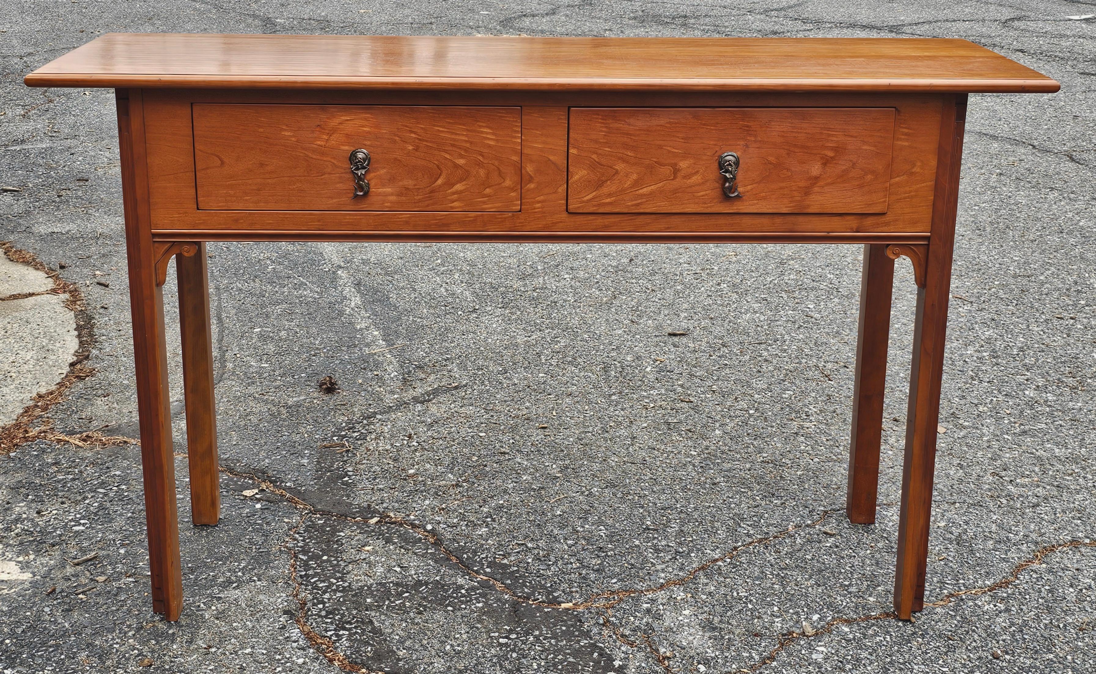 Colonial américain Buffet de chasse artisanal en bois fruitier Peter Kramer en vente