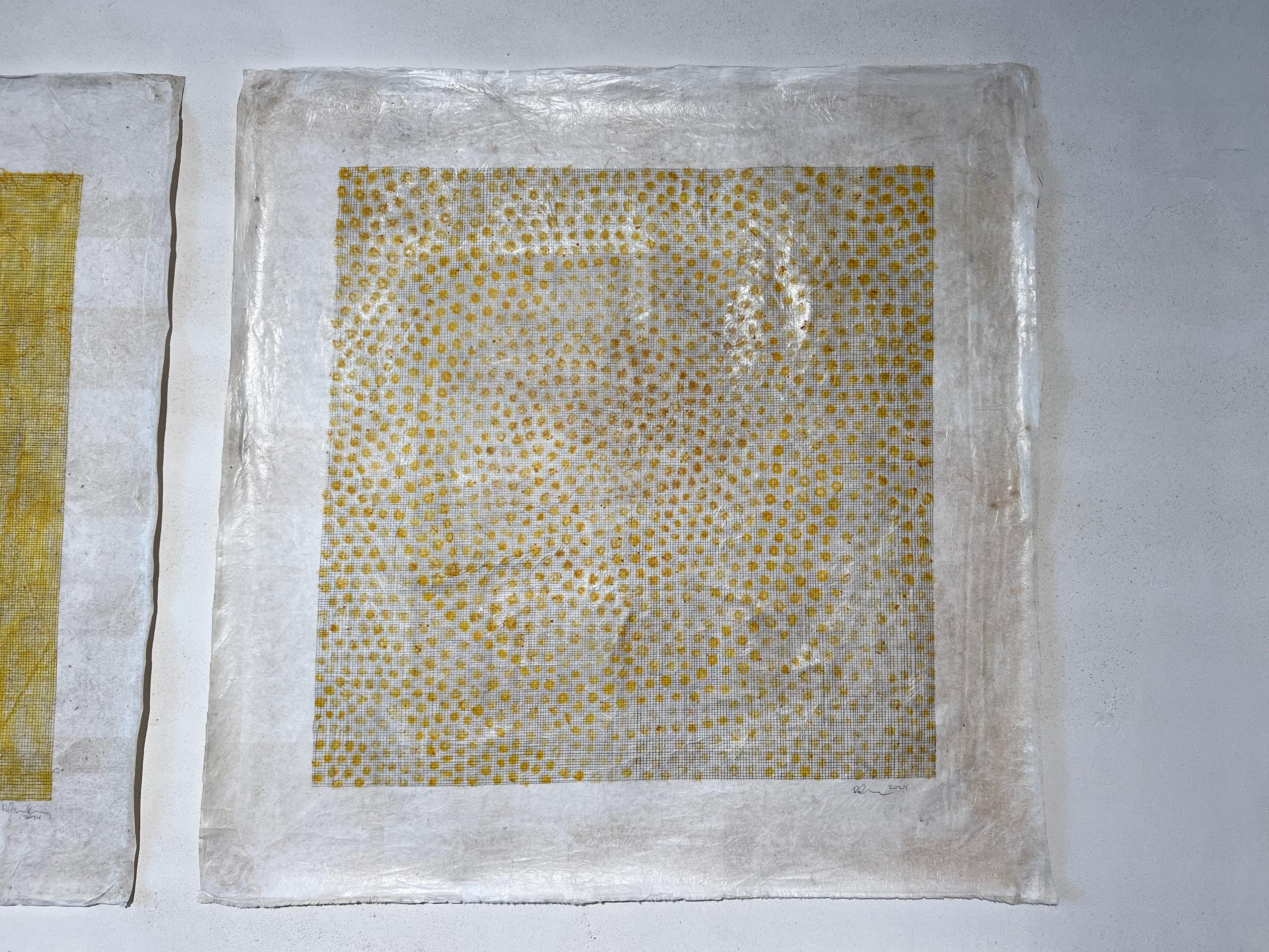 Geometria sfocata, giallo su bianco, cotone e grafite
