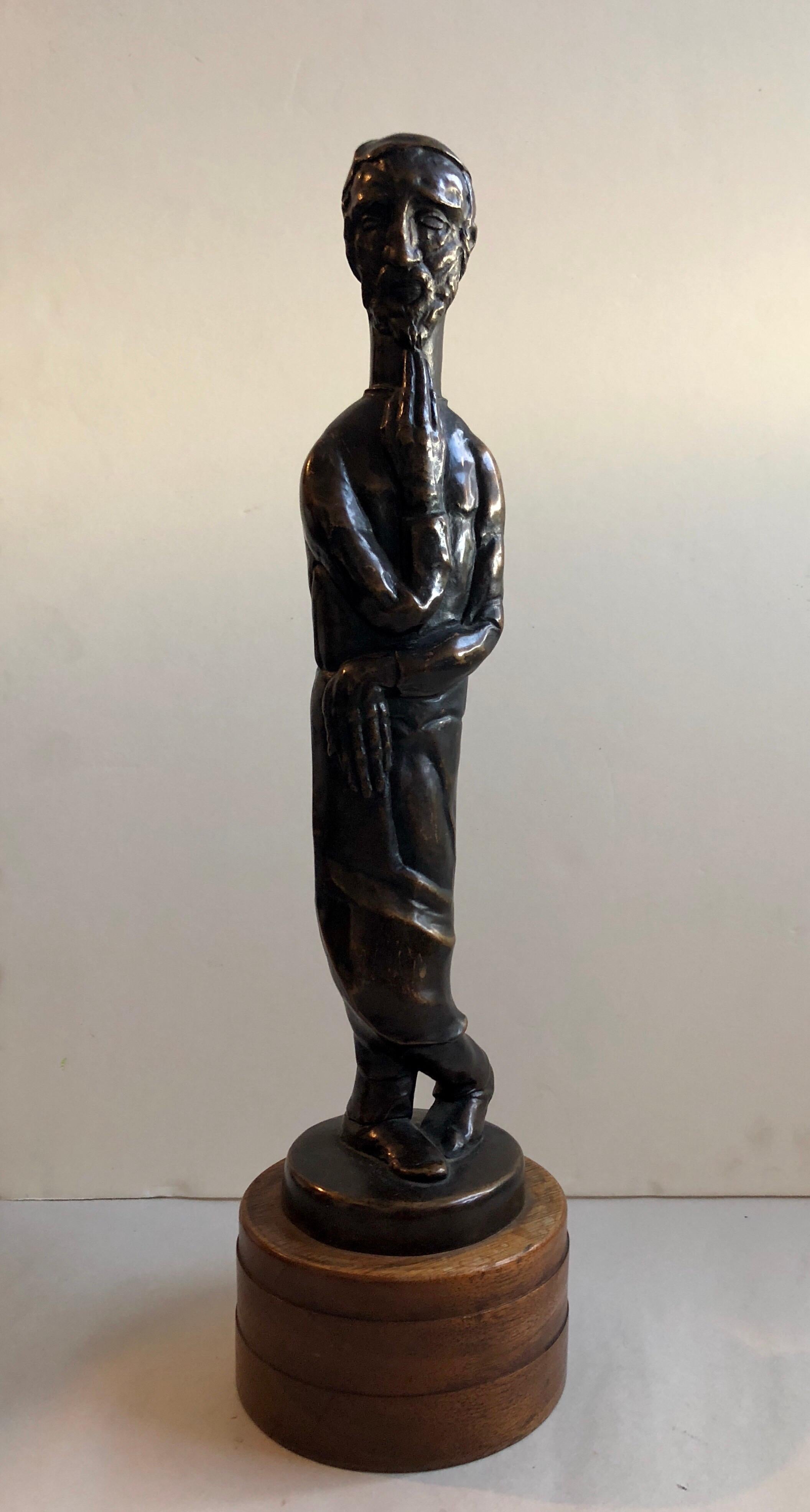Peter Krasnow Figurative Sculpture – Art Deco Expressionistische Judaica Rabbi Skulptur aus Bronze, Los Angeles Modernistische Skulptur