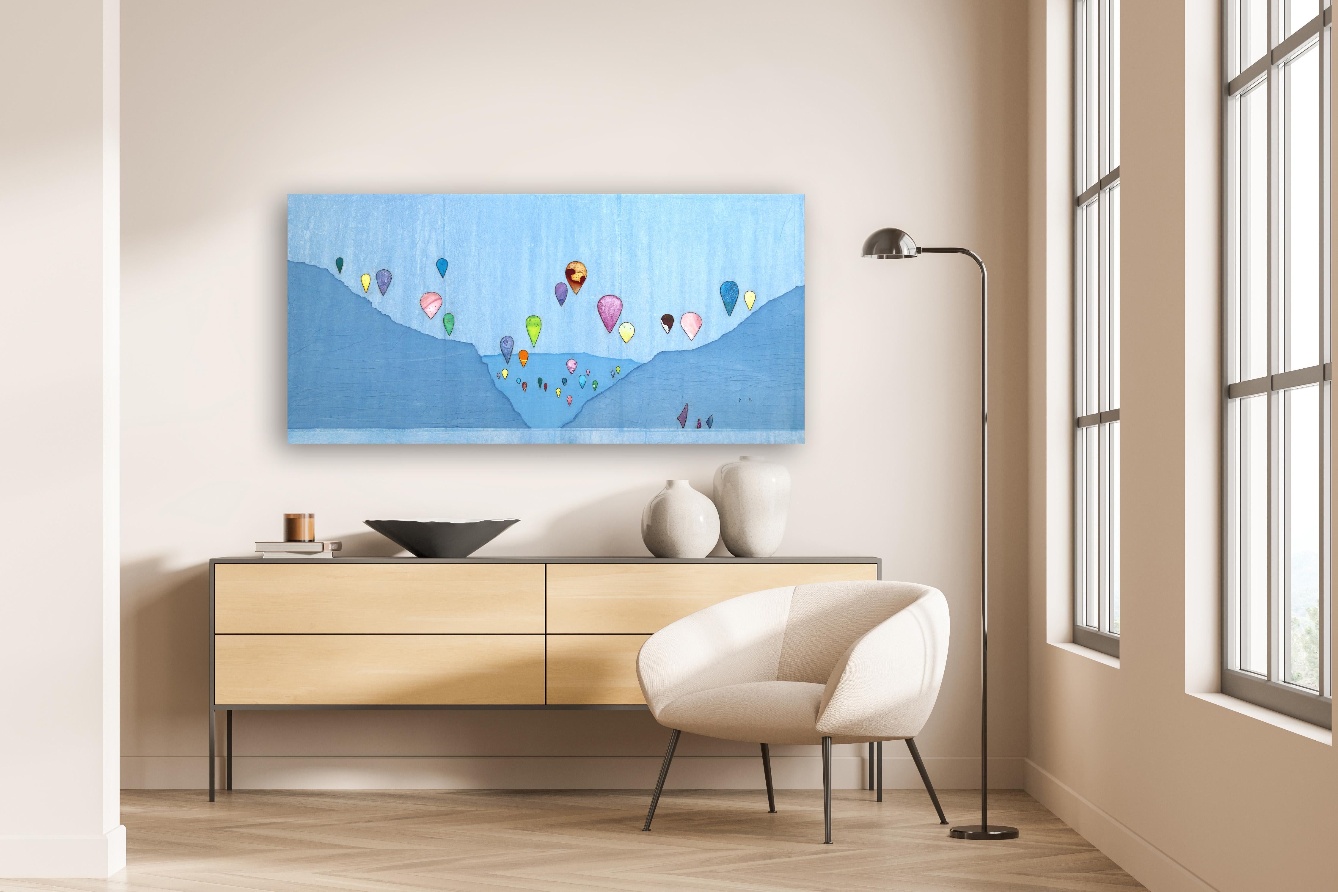 Canyon Skies I - Gran Obra de Arte Minimalista Original Paisaje Azul Montañas - Painting de Peter Kuttner
