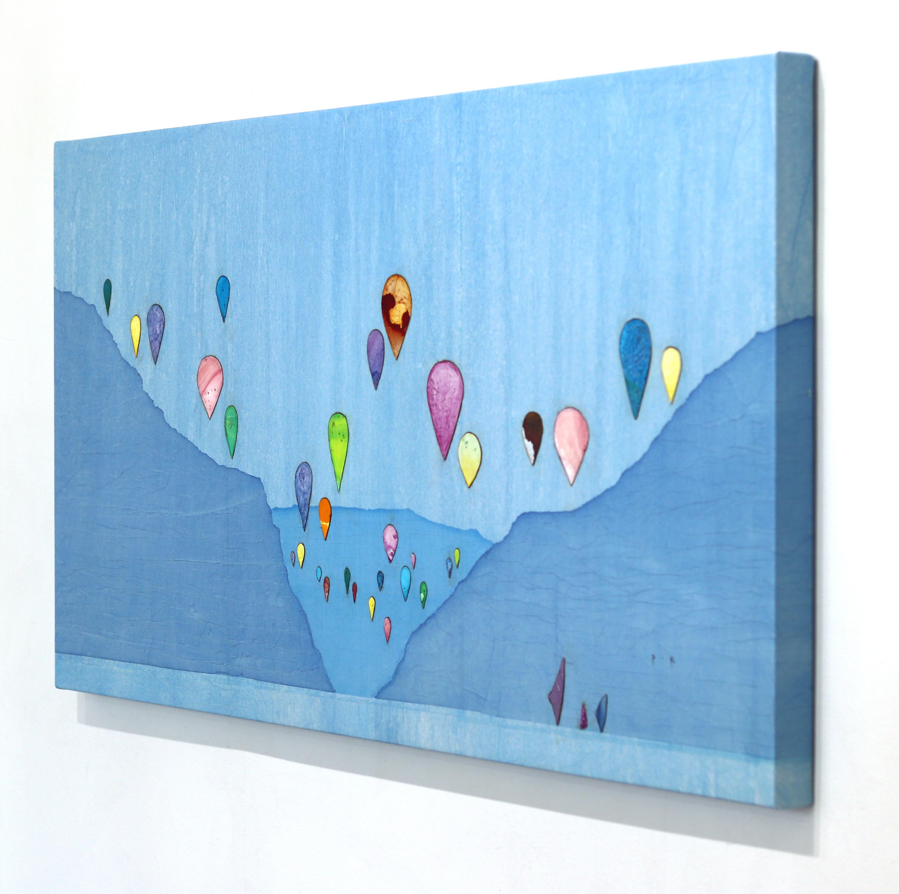 La estética y las texturas orgánicas de las originales obras de arte minimalistas y bohemias de Peter Kuttner son el resultado de una paciente estratificación y un uso único de los medios. Mediante una combinación de collage y pintura, Kuttner