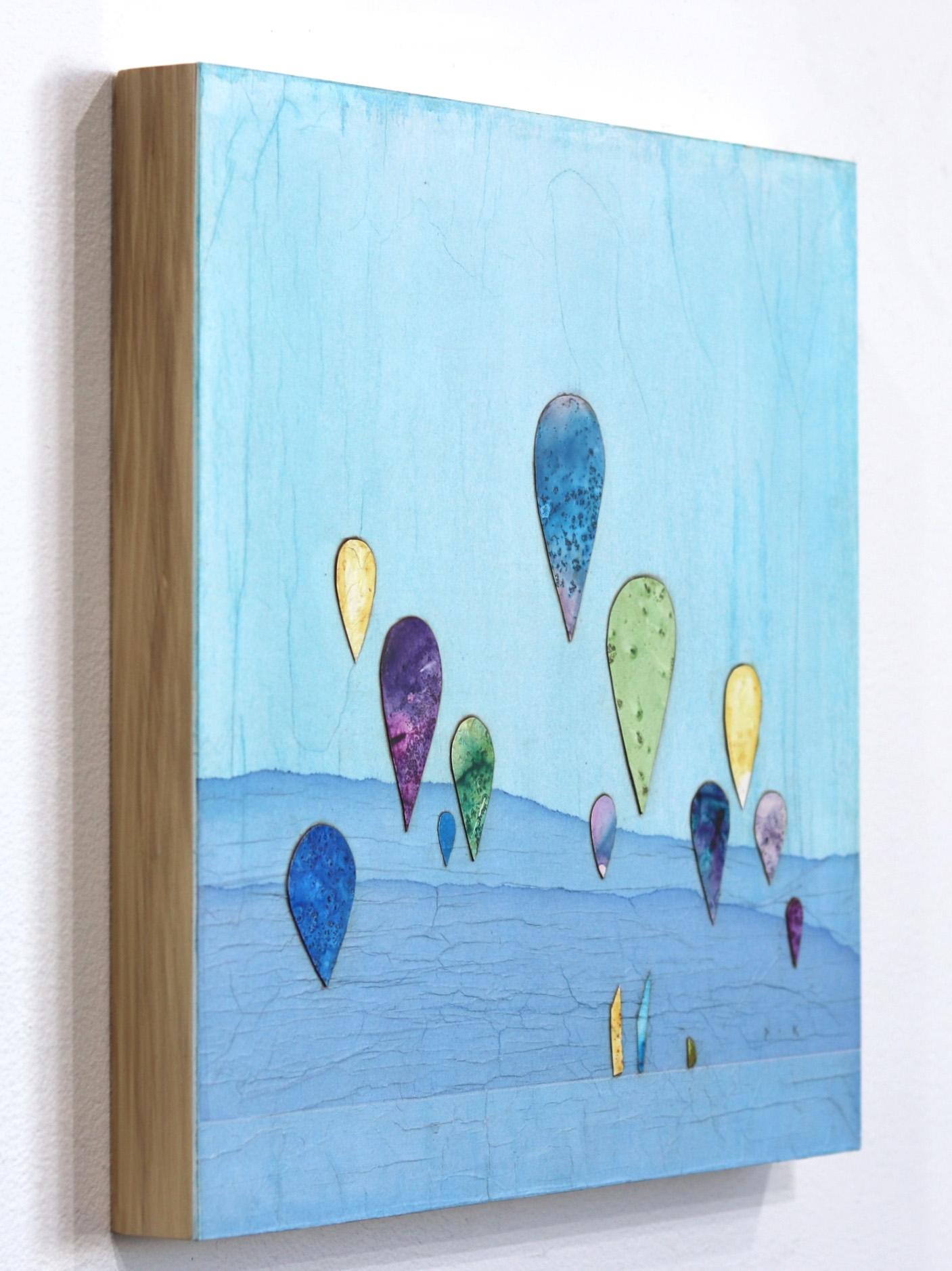 Unser Hängeleuchter III – Original Boho Minimalistisches abstraktes, kalifornisches Ballon-Kunstwerk (Blau), Abstract Painting, von Peter Kuttner
