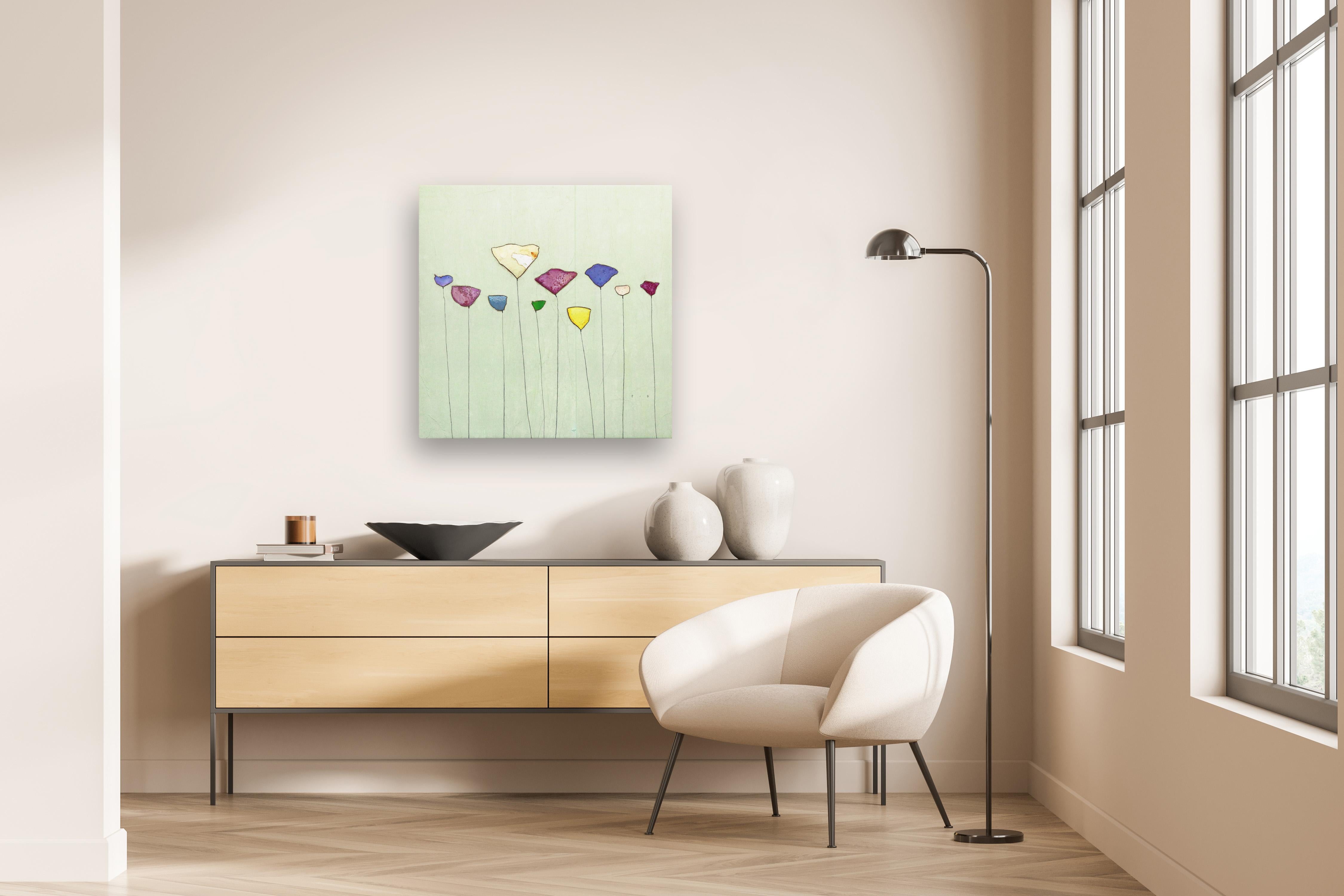 Pale Green Dream II – Original minimalistisches, farbenfrohes, geblümtes Stillleben-Kunstwerk mit Blumenmuster – Painting von Peter Kuttner