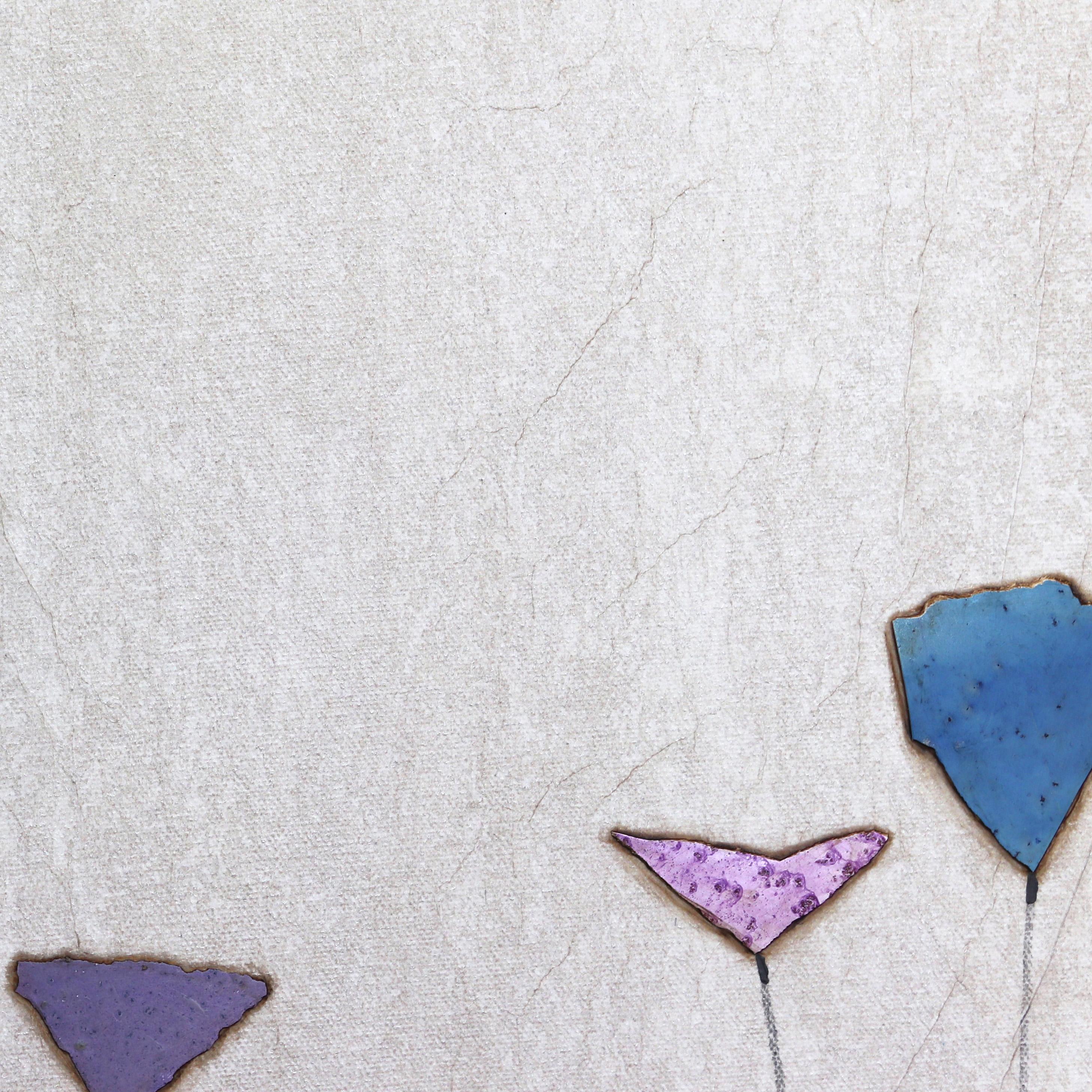 Die organische Ästhetik und die Texturen von Peter Kuttners originellen minimalistischen Boho-Kunstwerken sind das Ergebnis geduldiger Schichtung und einzigartiger Verwendung von Medien. Durch die Kombination von Collage und Farbe ist Kuttner in der