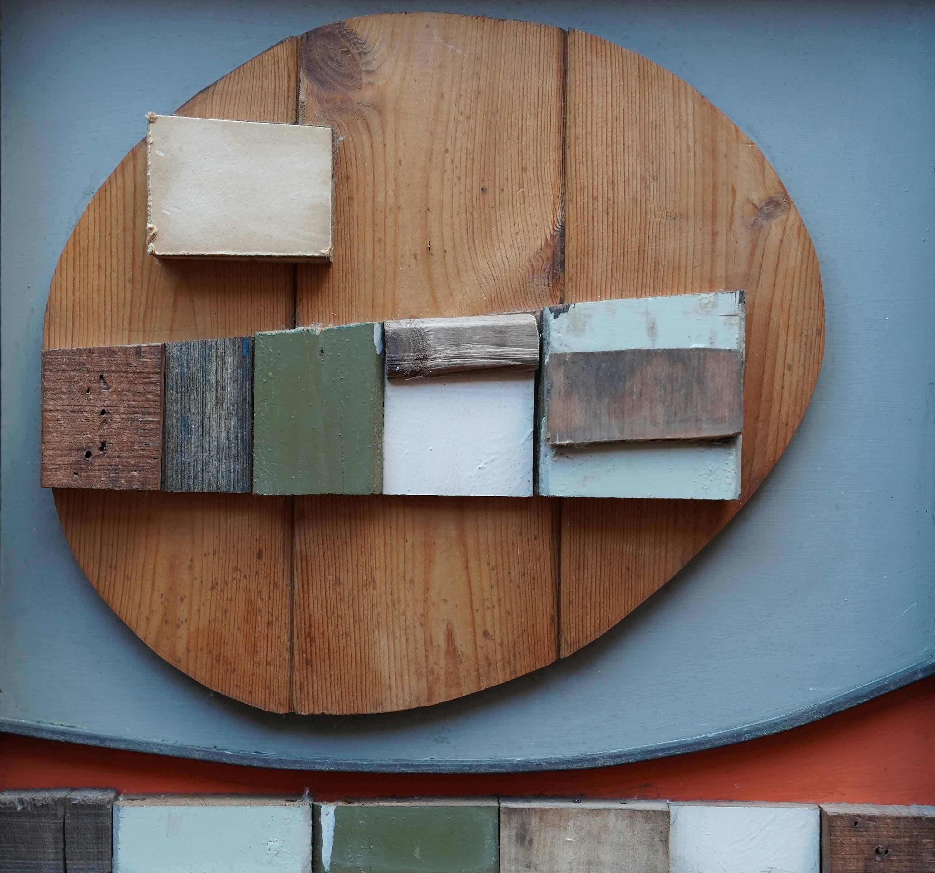 Kreis Assemblage mit Blöcken - Britische abstrakte Kunst der fünfziger Jahre (Abstrakt), Mixed Media Art, von Peter L Field