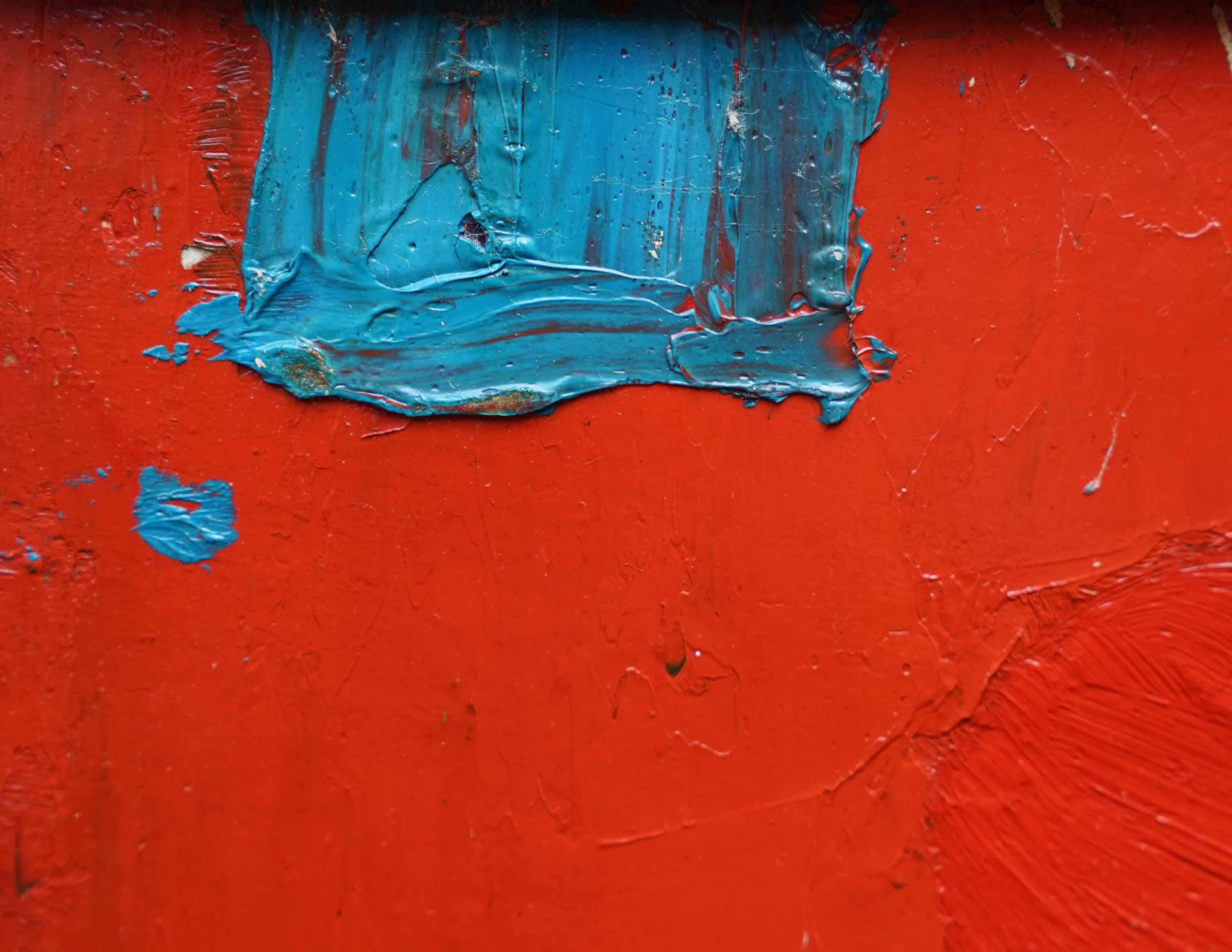 Blue Brown Shapes on Red Abstract - British fifties abstract art oil painting For Sale 1