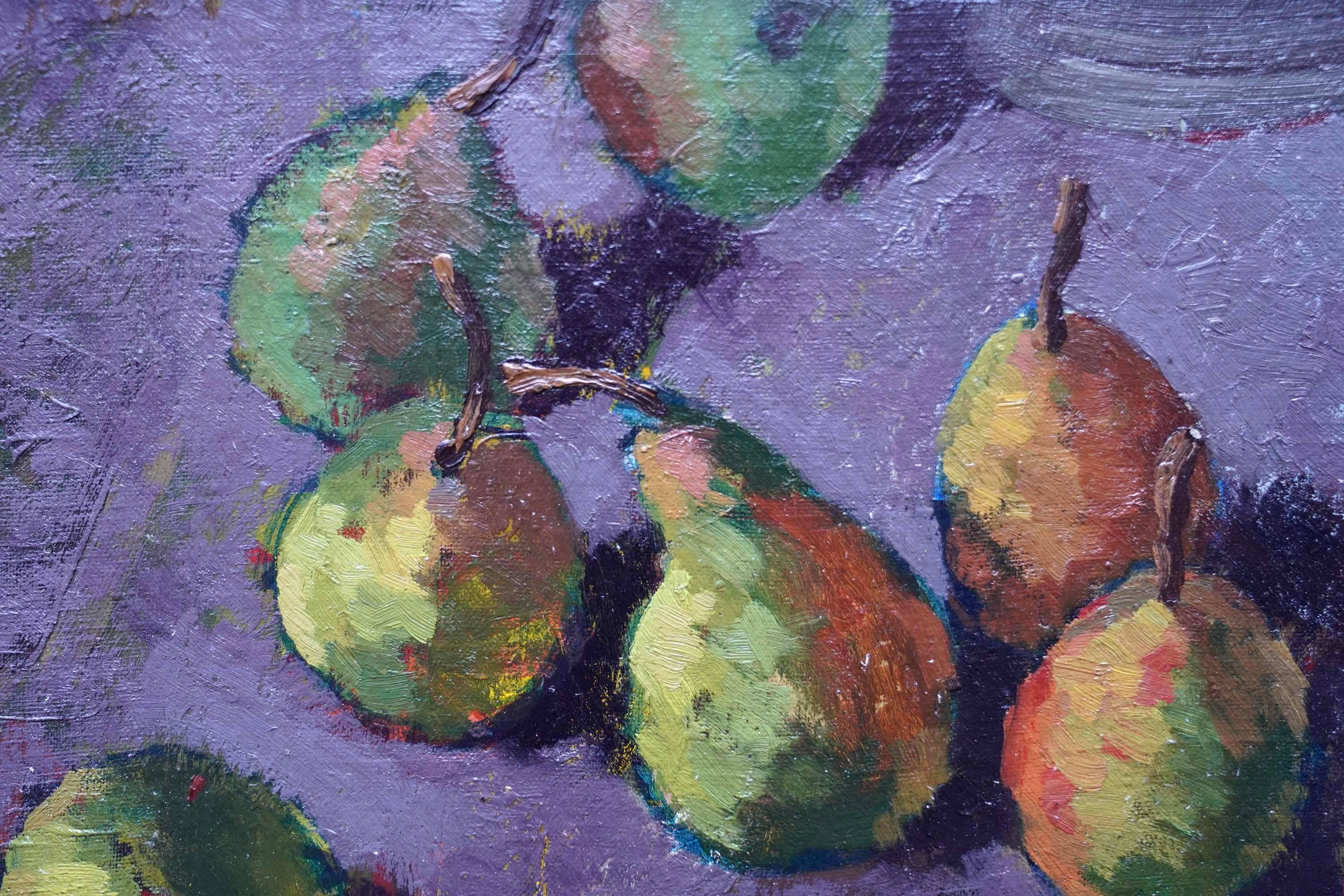 Stillleben von Birnen auf Lila - Britische 50er Jahre Post Impressionist Kunst Ölgemälde (Post-Impressionismus), Painting, von Peter L Field