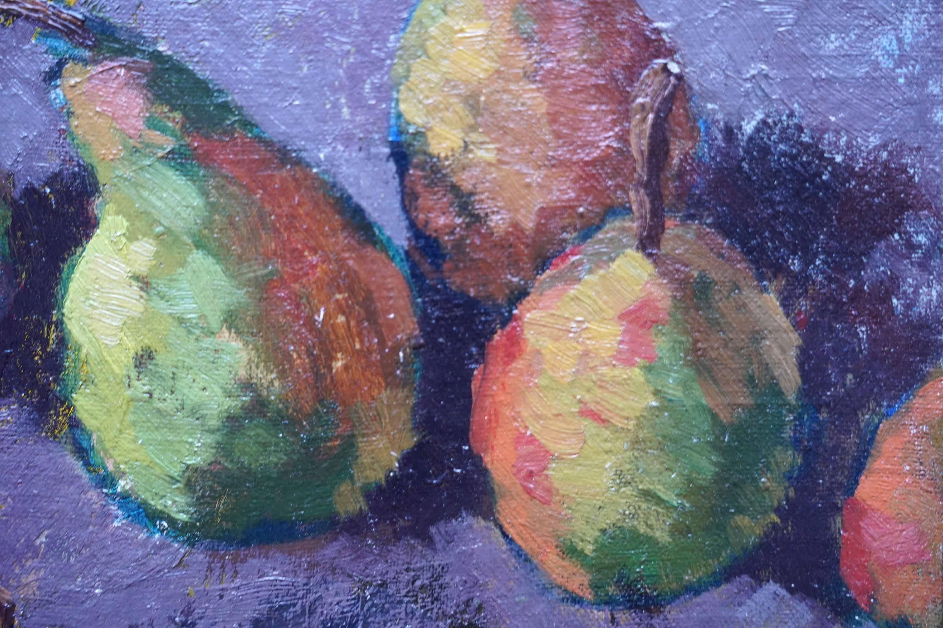 Stillleben von Birnen auf Lila - Britische 50er Jahre Post Impressionist Kunst Ölgem�älde (Grau), Still-Life Painting, von Peter L Field