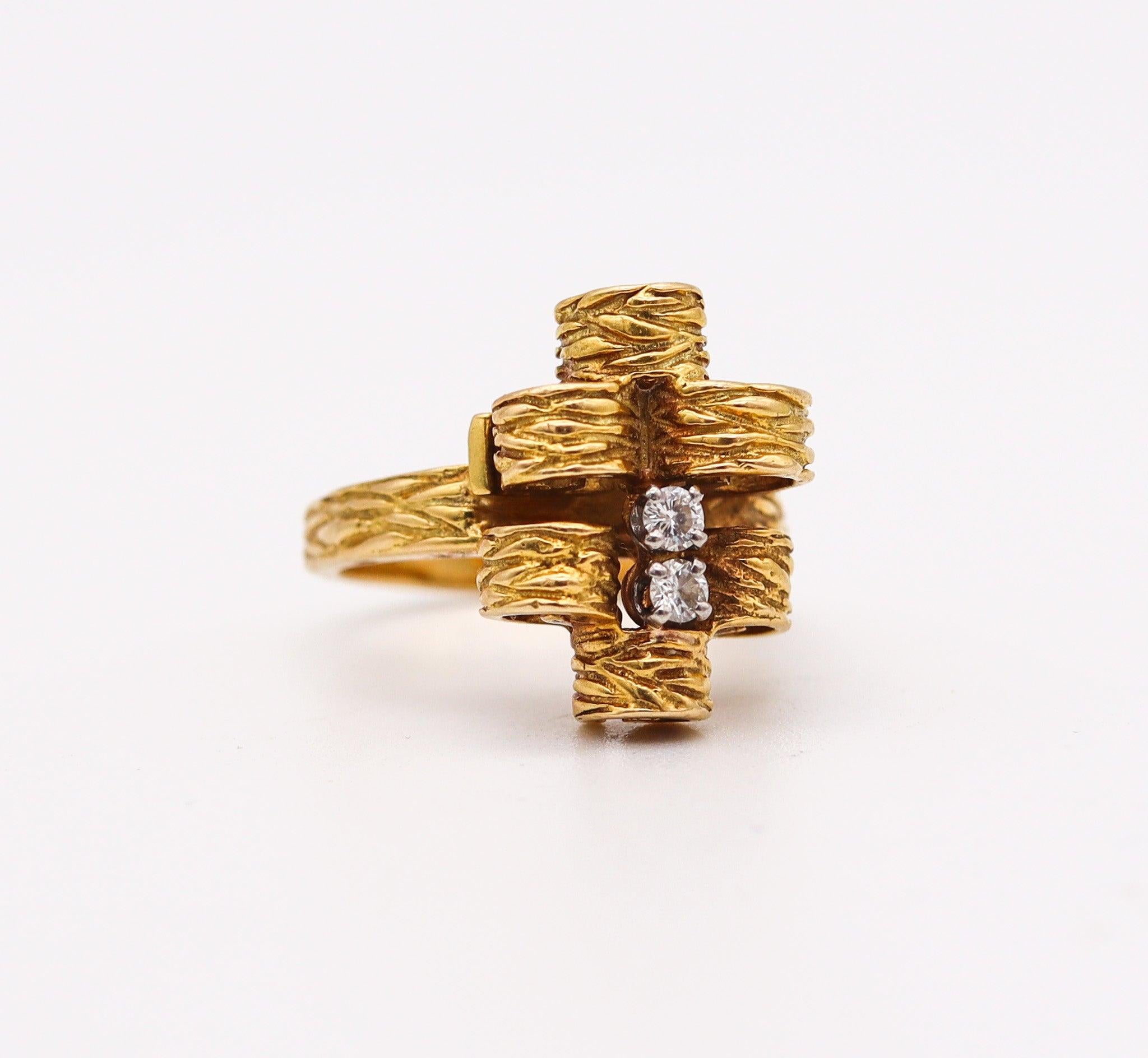 Brilliant Cut PETER LINDEMAN 1970 New York Modernist Ring In 18kt Yellow Gold With Diamonds For Sale