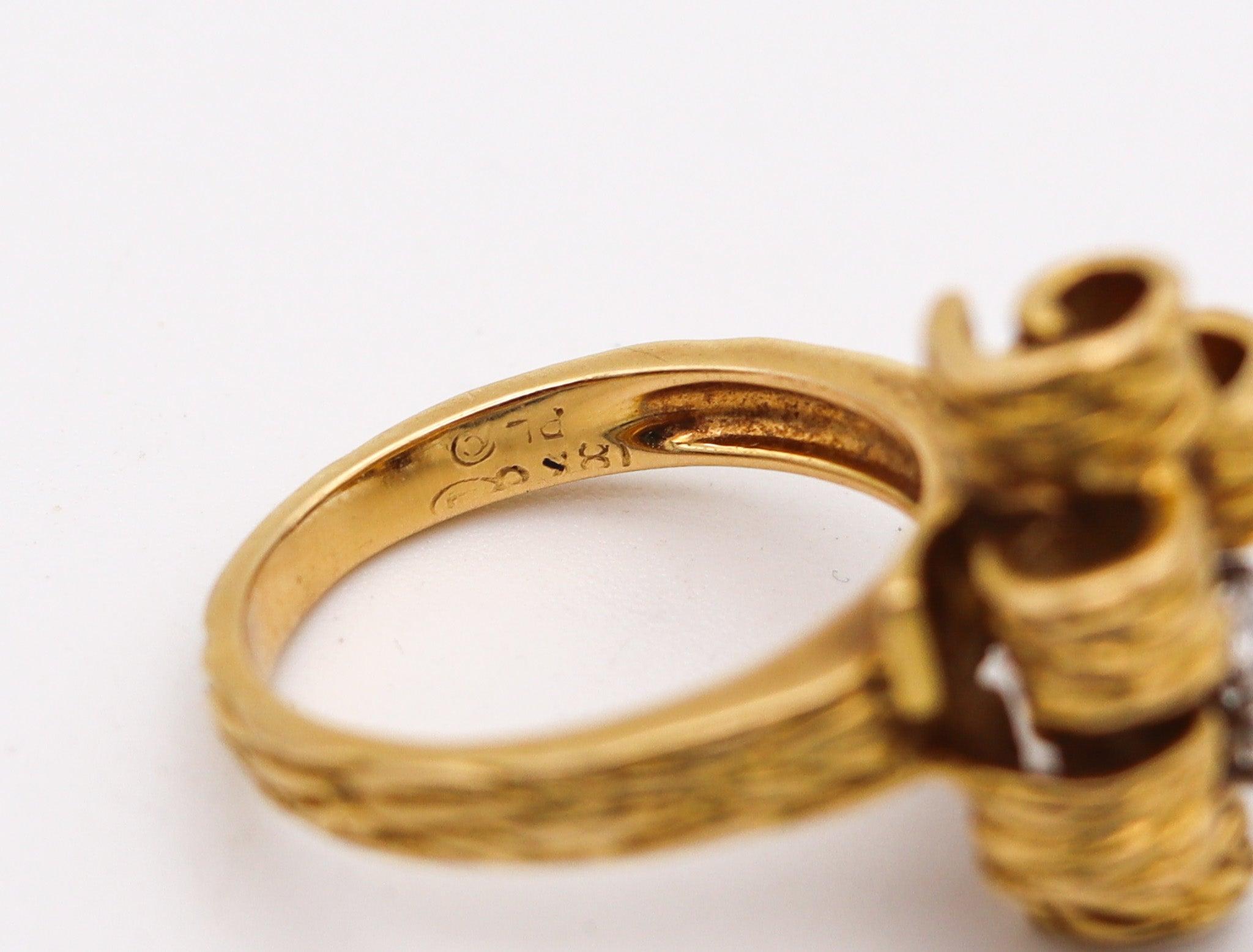 PETER LINDEMAN 1970 New York Modernist Ring In 18kt Yellow Gold With Diamonds For Sale 1