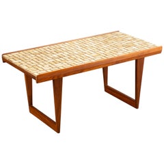 Mesa de centro Peter Lovig de teca y cerámica Dinamarca 1950 Estampada