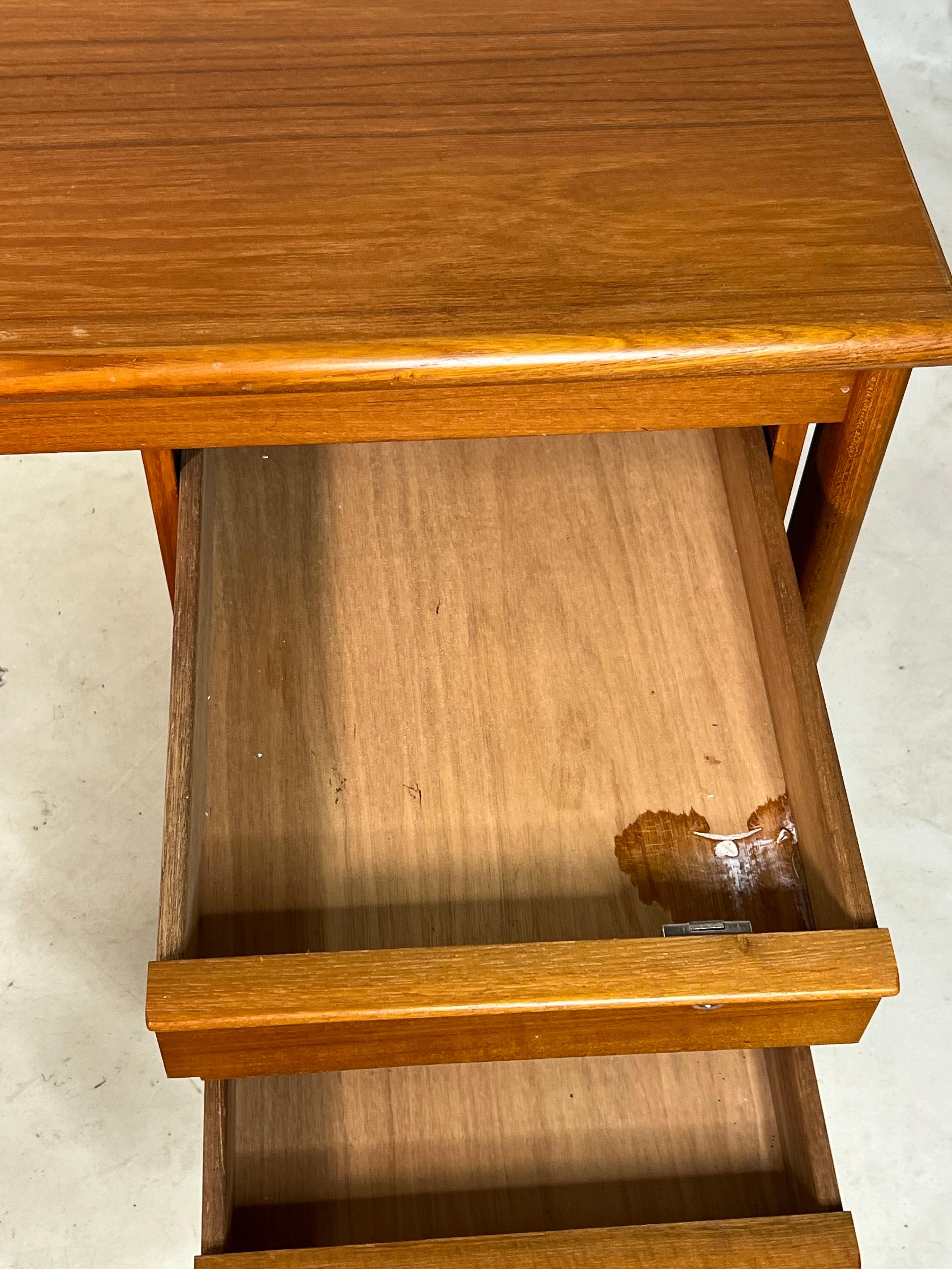 Peter Lovig Danish Modern Teak Sliding Top Desk In Good Condition For Sale In Esperance, NY