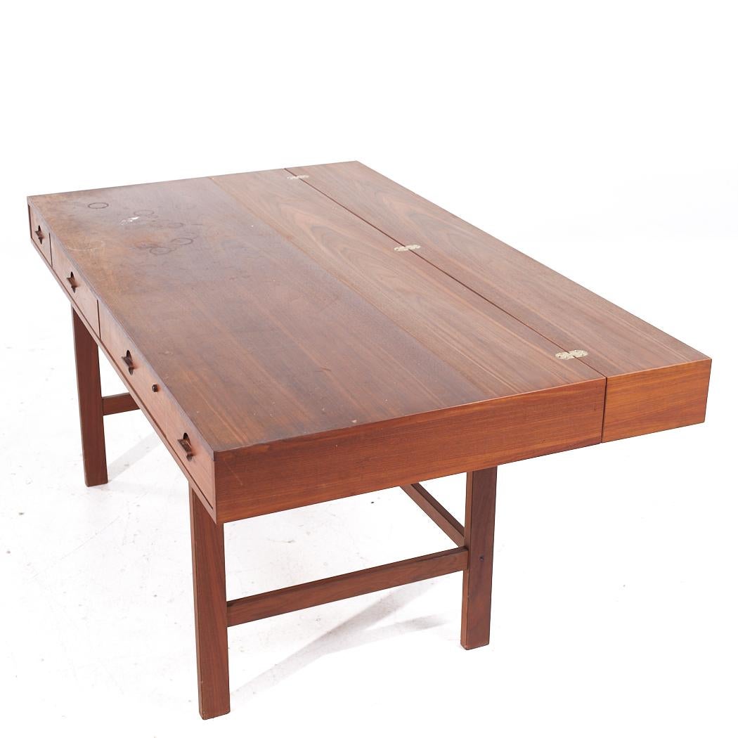Scrivania ribaltabile in teak danese del Medioevo di Peters Lovig in vendita 3