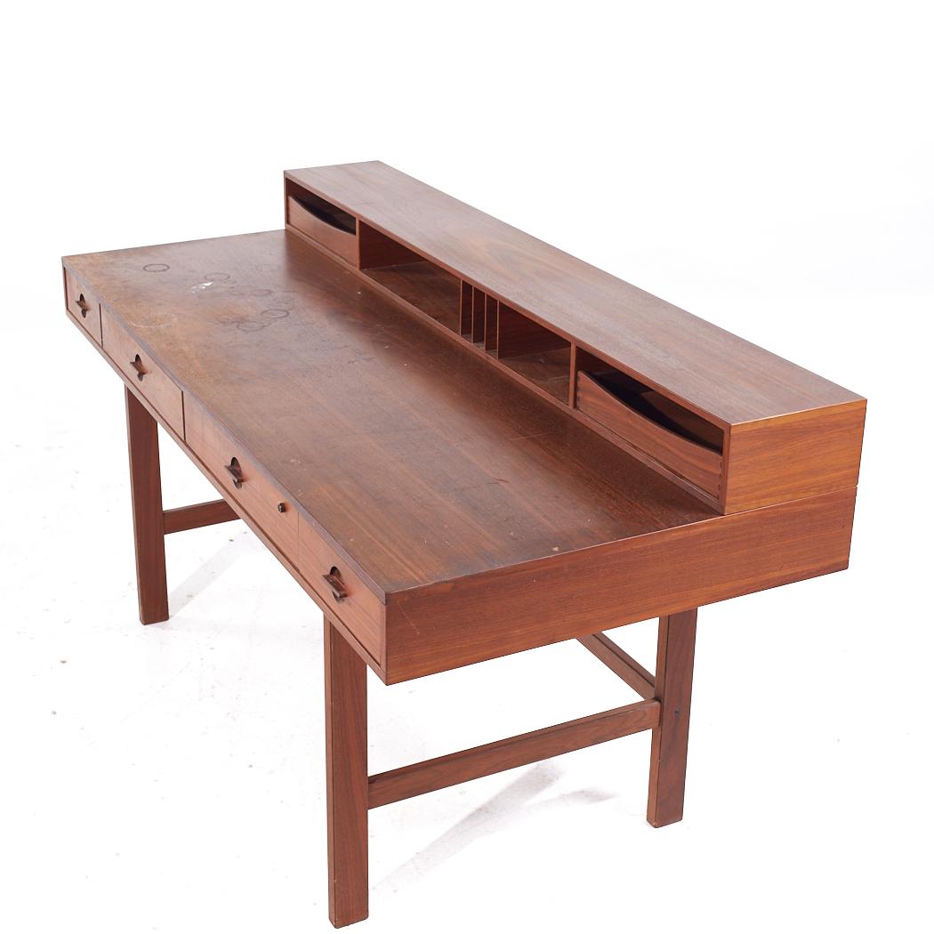 Teak Scrivania ribaltabile in teak danese del Medioevo di Peters Lovig in vendita