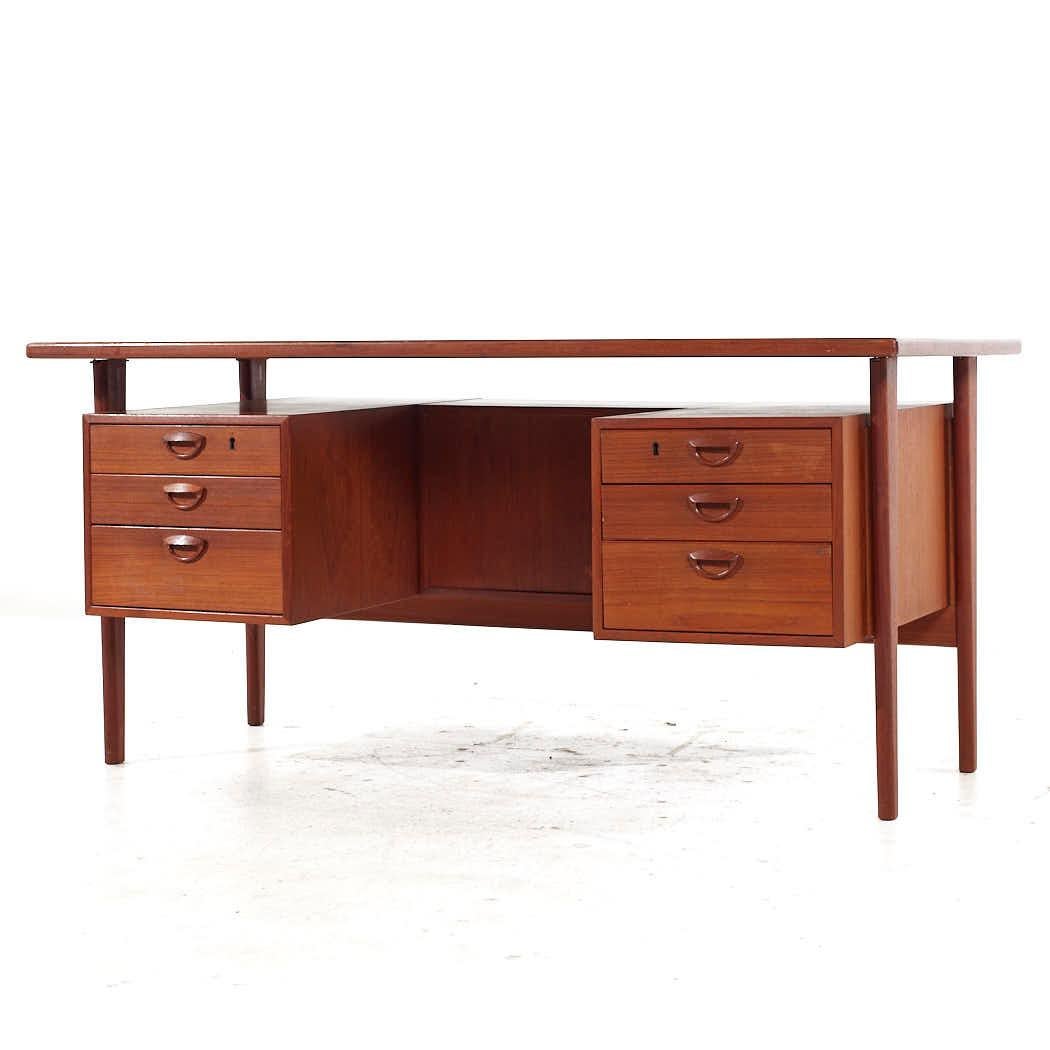 Peter Lovig Mid Century Teak Chefschreibtisch (Moderne der Mitte des Jahrhunderts) im Angebot