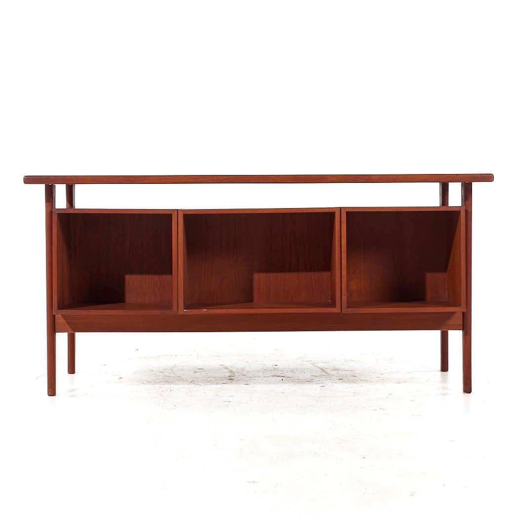 Peter Lovig Mid Century Teak Executive Desk In Good Condition For Sale In Countryside, IL
