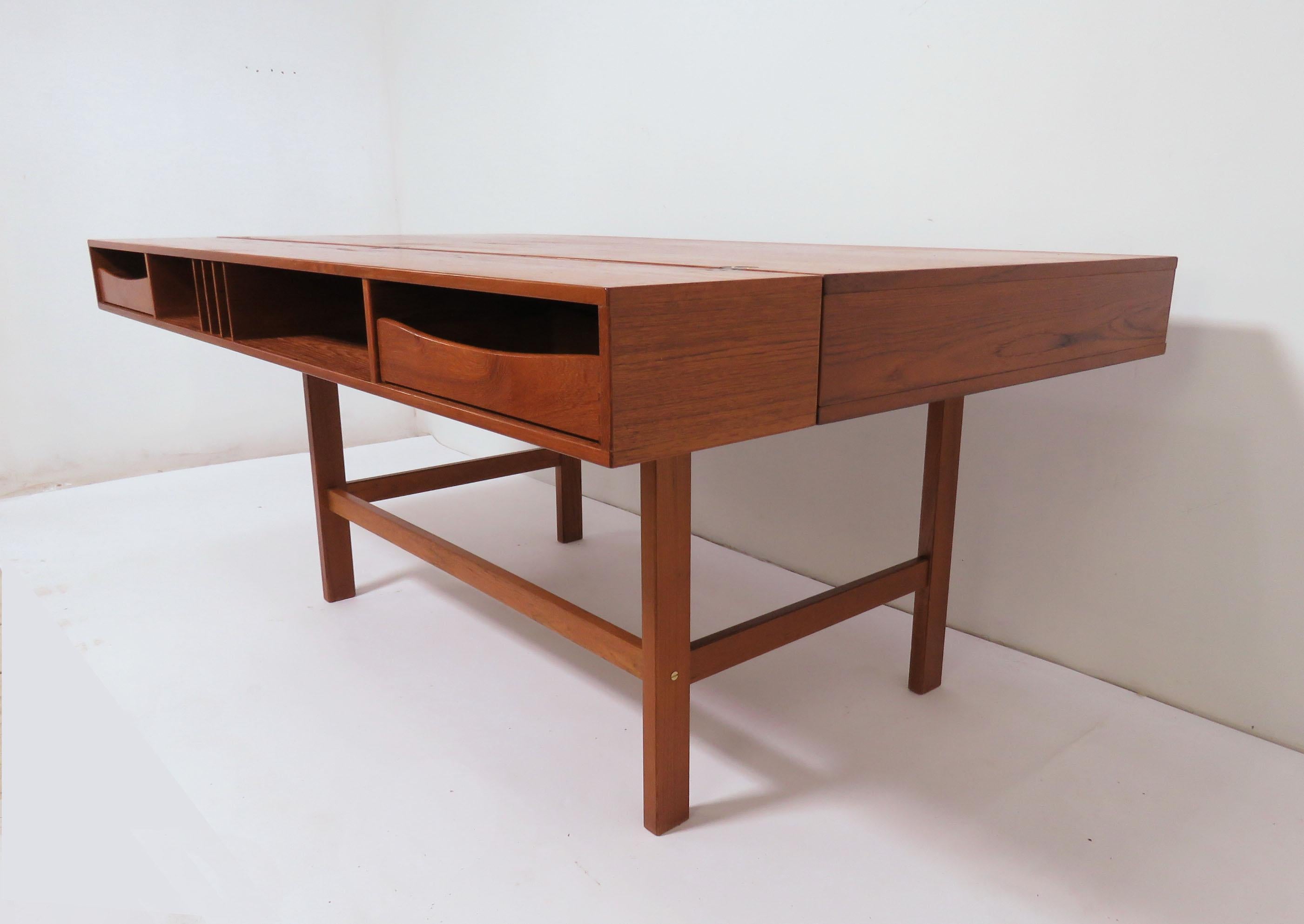 Peter Lovig Nielsen Flip Top Danish Teak Desk, circa Early 1970s 12