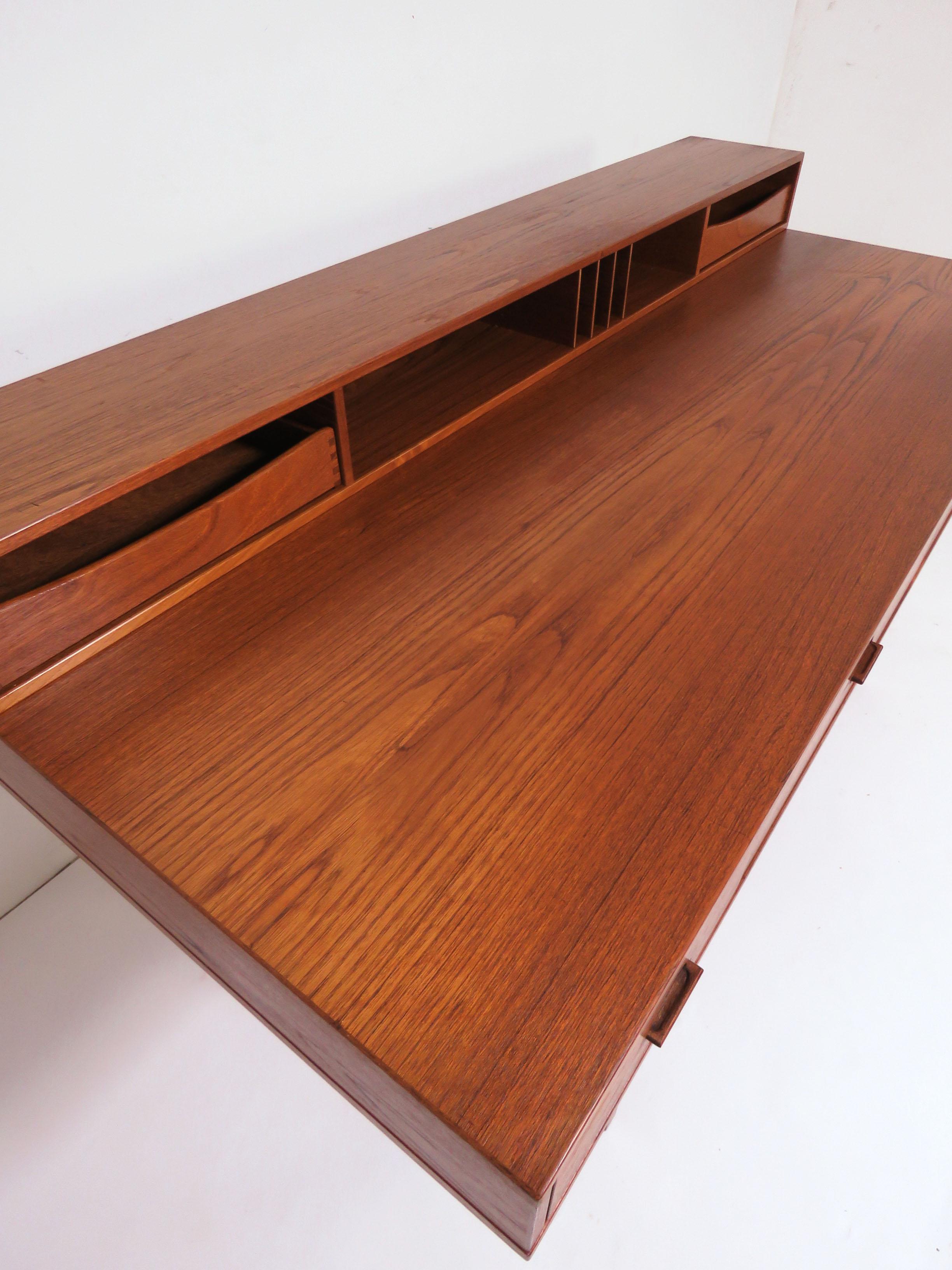 Peter Lovig Nielsen Flip Top Danish Teak Desk, circa Early 1970s In Good Condition In Peabody, MA