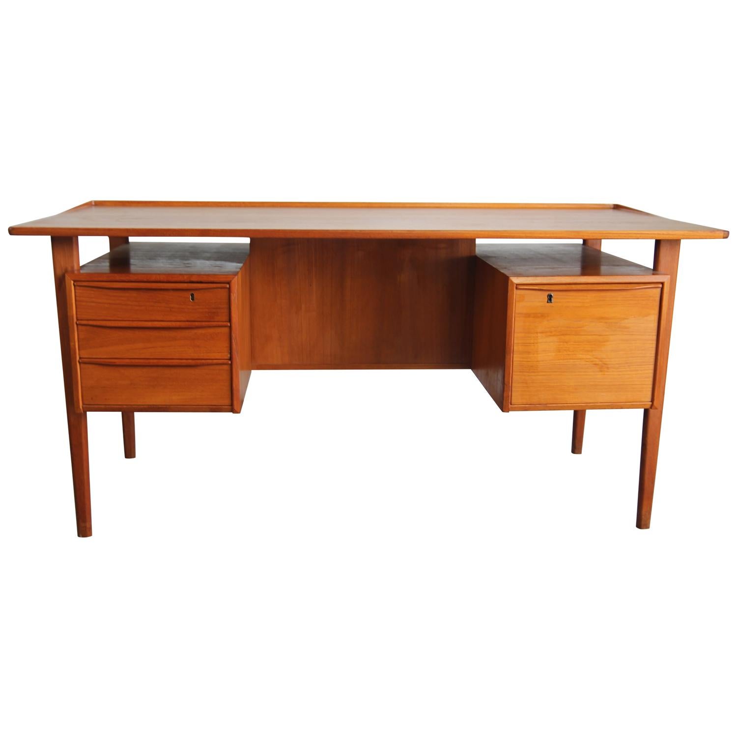 Peter Lovig Nielsen Floating Desk