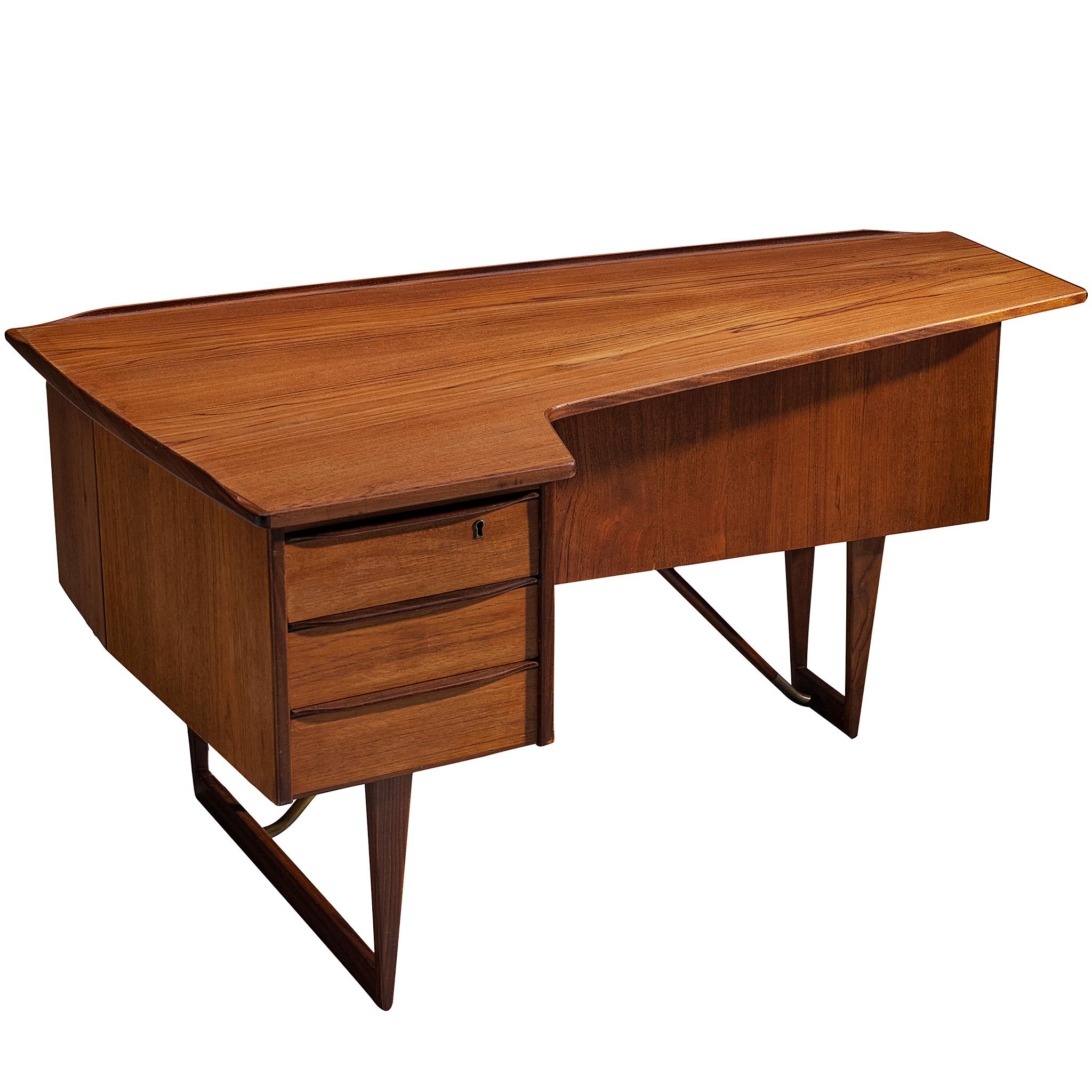 Peter Lovig Nielsen para Hedensted Mobelfabrik Escritorio "Boomerang" de teca en venta