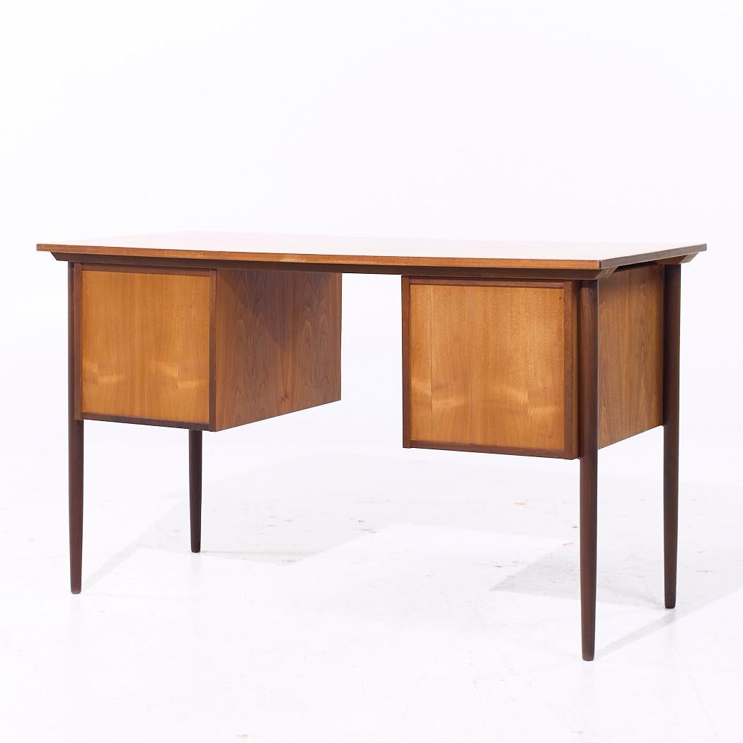 Peter Lovig Style Mid Century Danish Teak Desk For Sale 3
