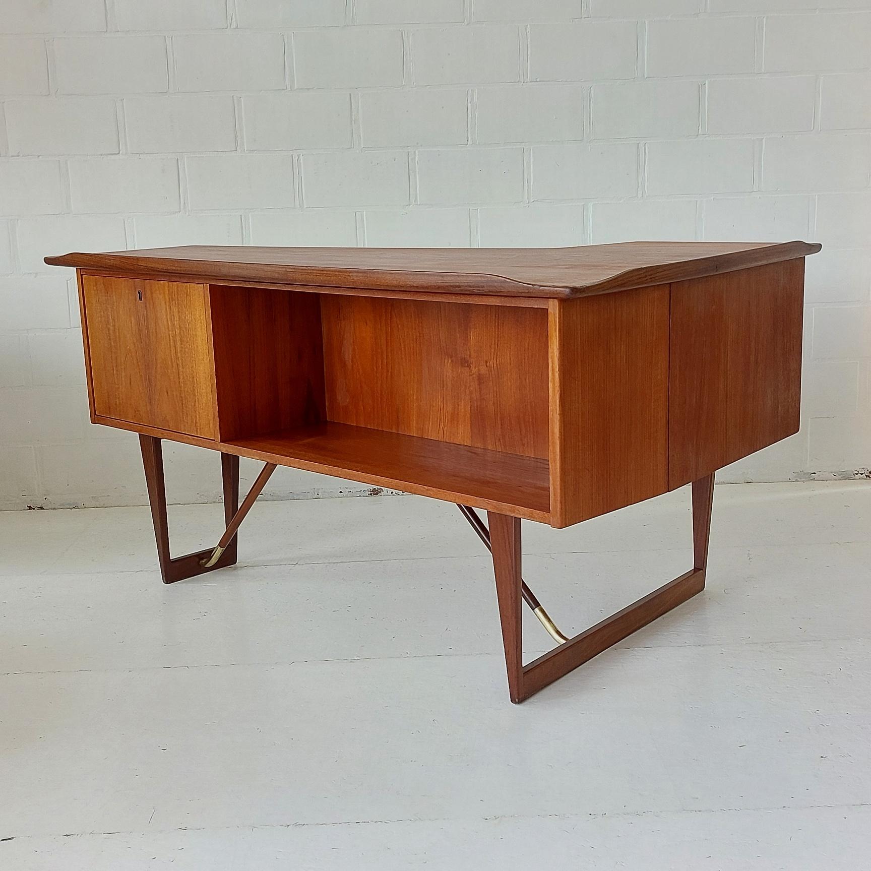 Scandinavian Modern Peter Løvig Nielsen Boomerang Desk + bar 1960s for Lovig Denmark Teak and Brass For Sale