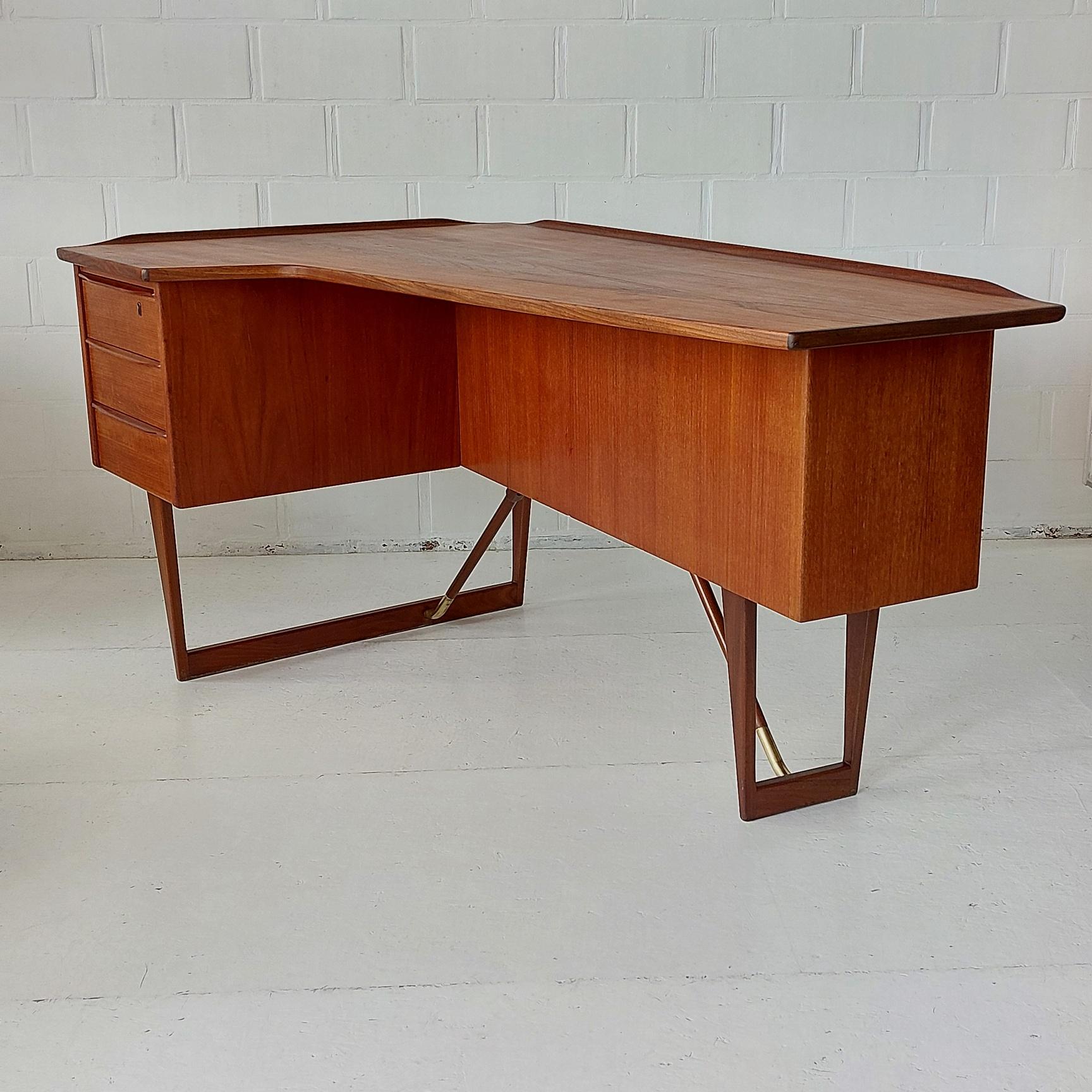 Peter Løvig Nielsen Boomerang Desk + bar 1960s for Lovig Denmark Teak and Brass For Sale 1