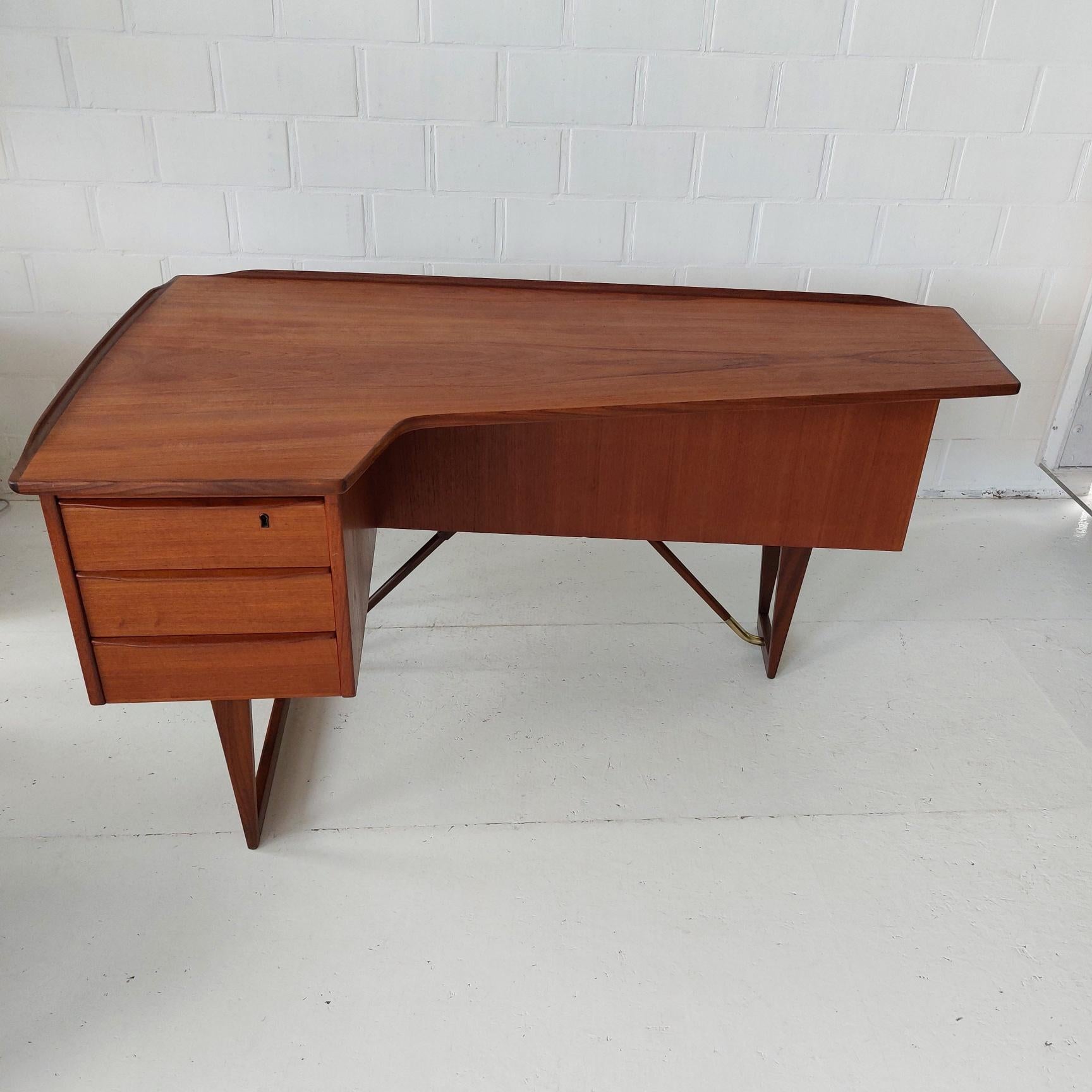 Peter Løvig Nielsen Boomerang Desk + bar 1960s for Lovig Denmark Teak and Brass For Sale 3