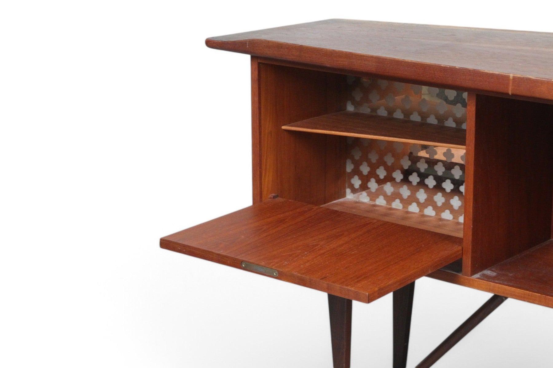 20th Century Peter Løvig Nielsen Boomerang Desk in Teak With Bar For Sale