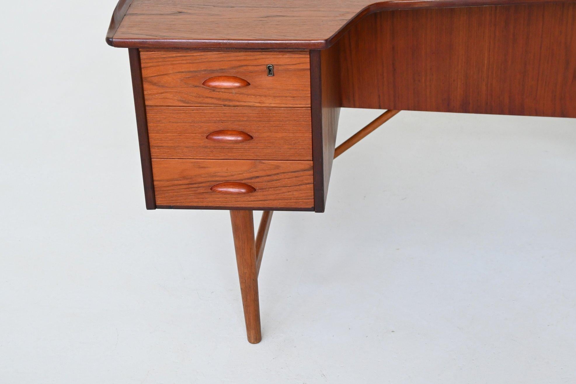 Peter Løvig Nielsen boomerang writing desk in teak Løvig Denmark 1960 For Sale 3