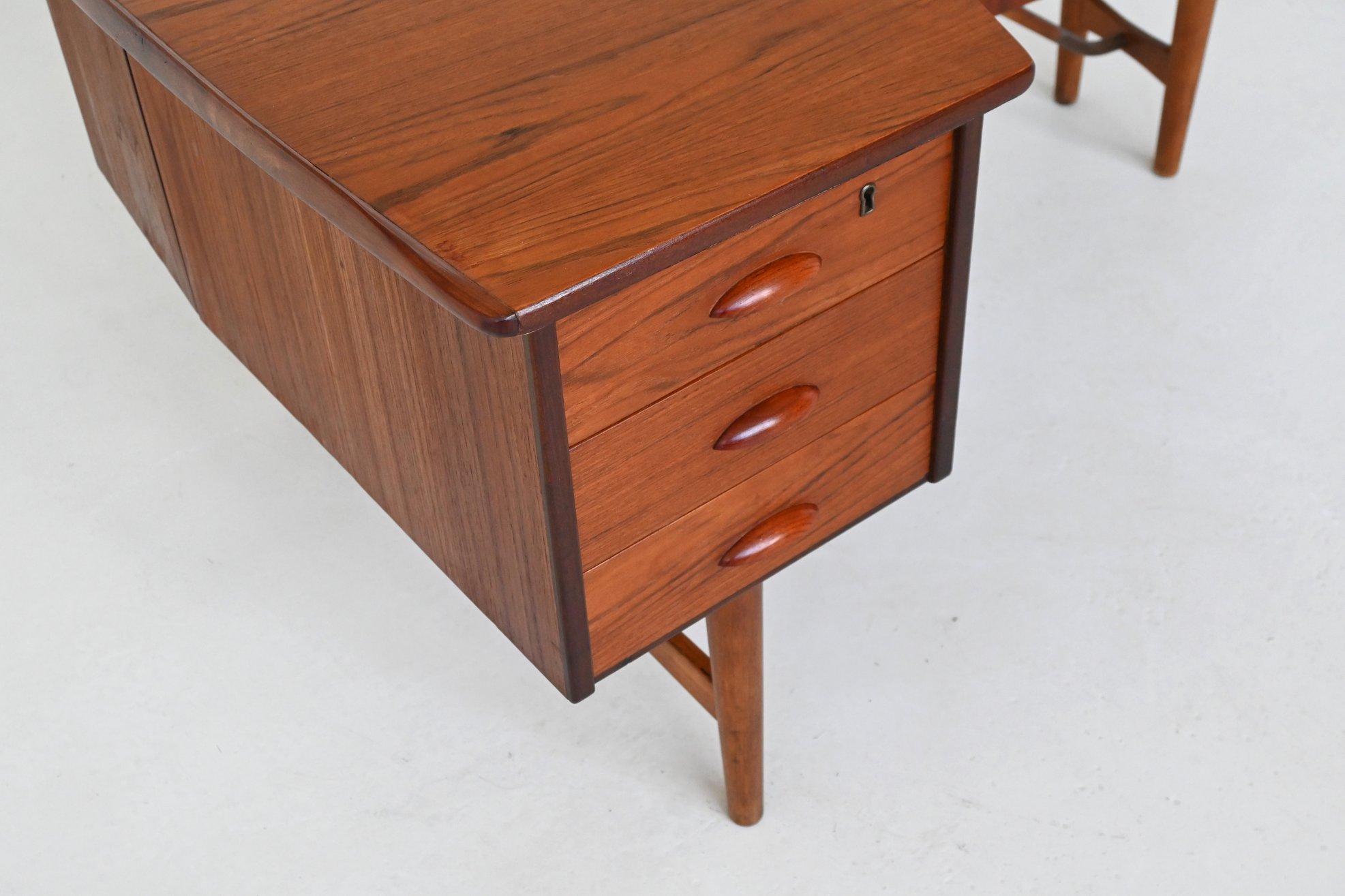 Peter Løvig Nielsen boomerang writing desk in teak Løvig Denmark 1960 For Sale 4