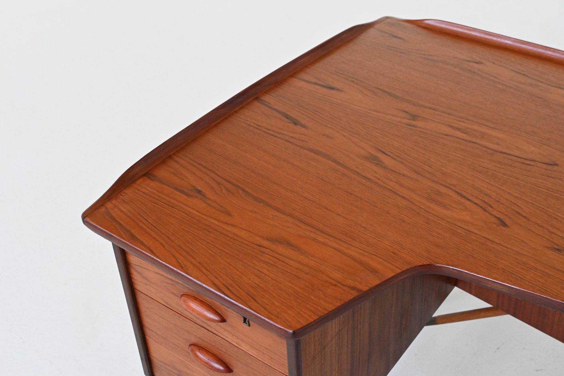Peter Løvig Nielsen boomerang writing desk in teak Løvig Denmark 1960 For Sale 5